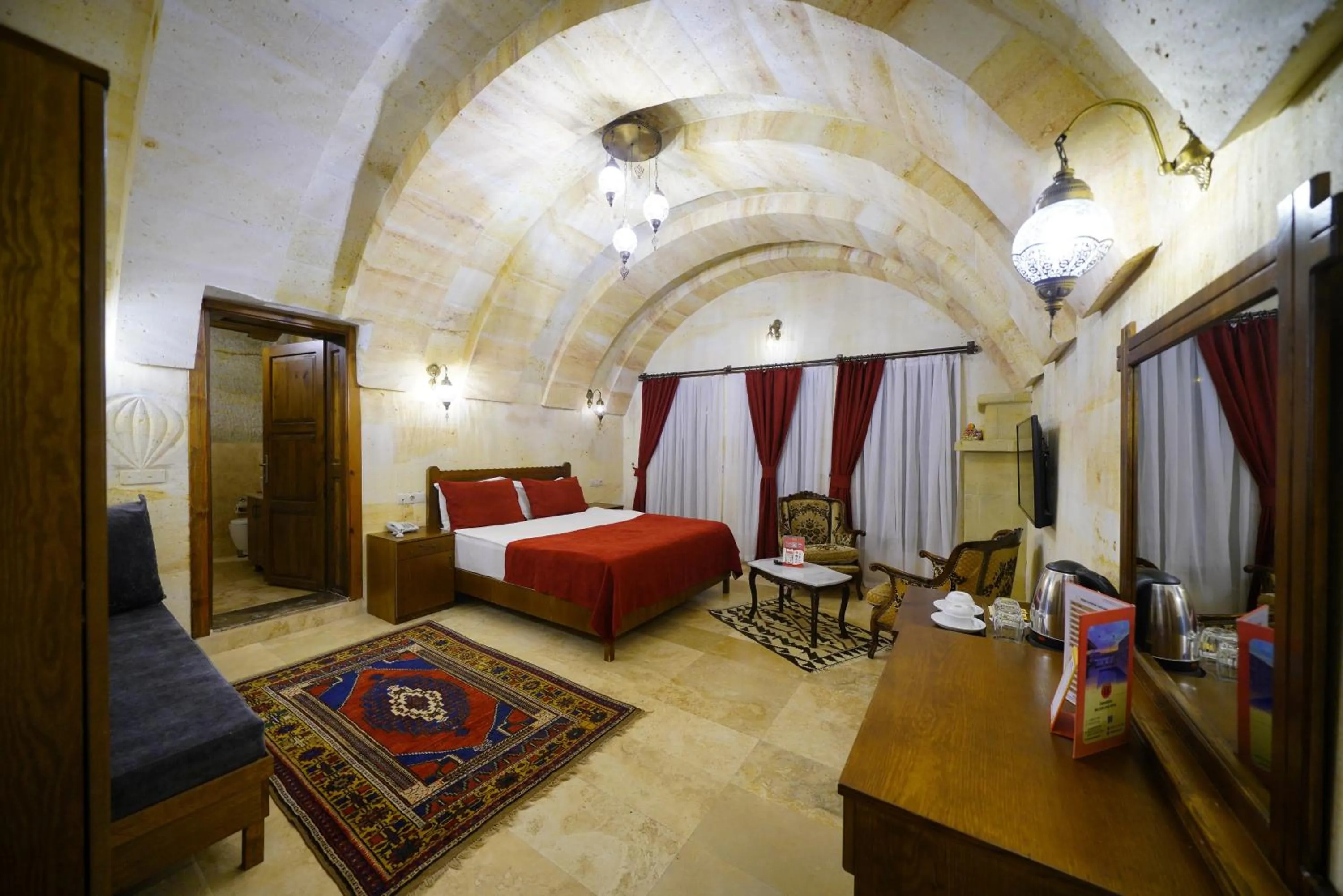 Bed in Balloon Cave Hotel