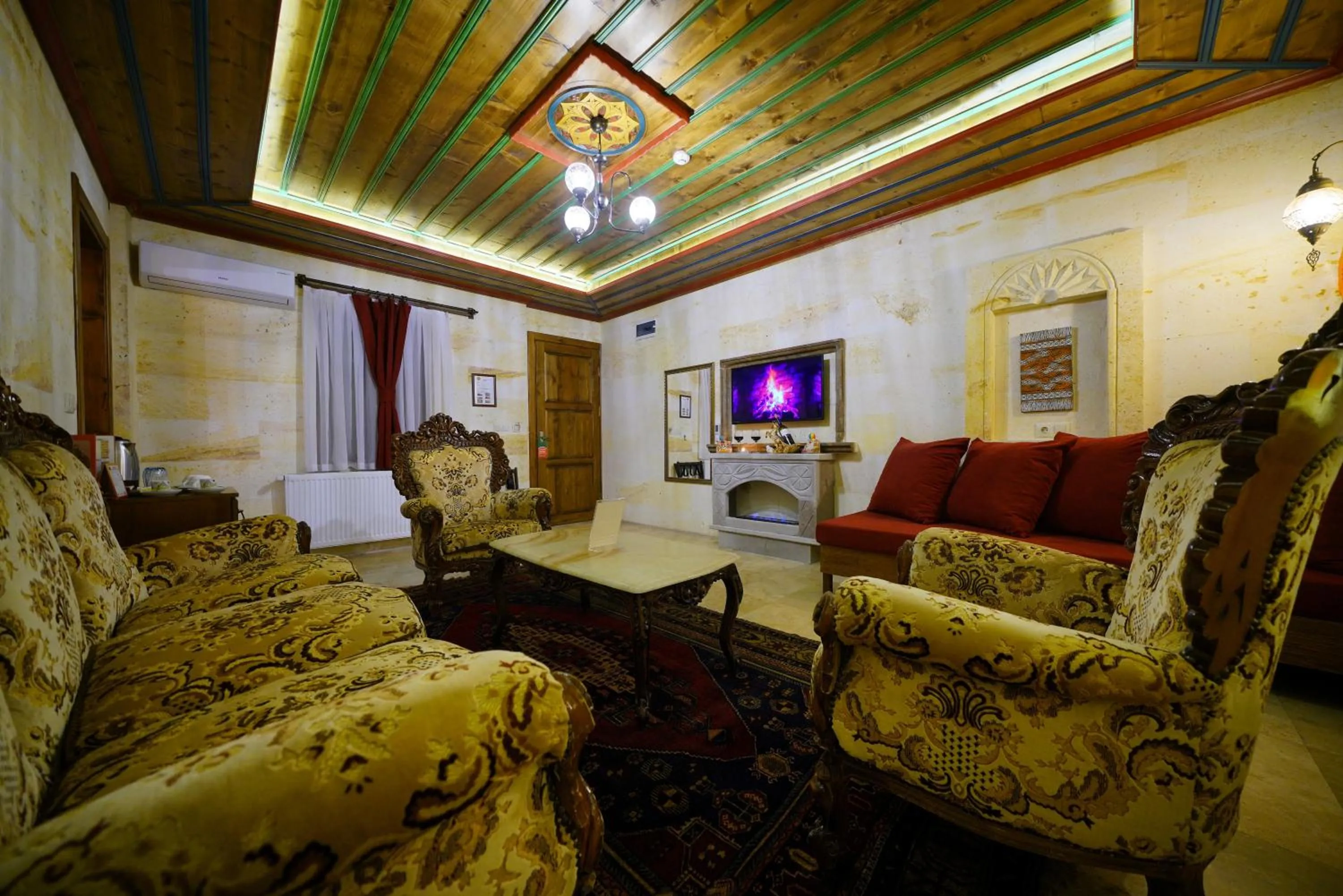 TV and multimedia in Balloon Cave Hotel