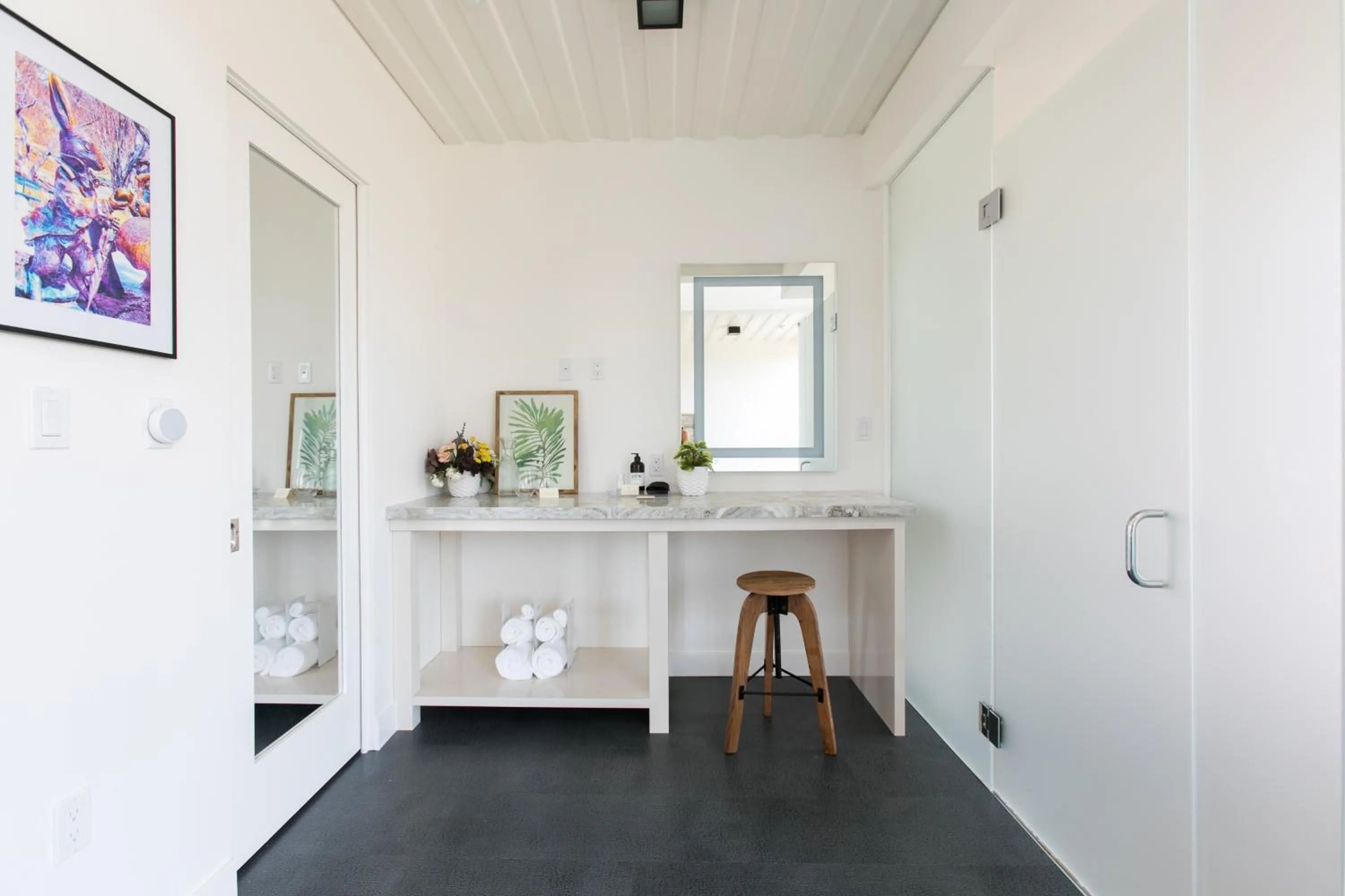 Seating area in Geneseo Inn