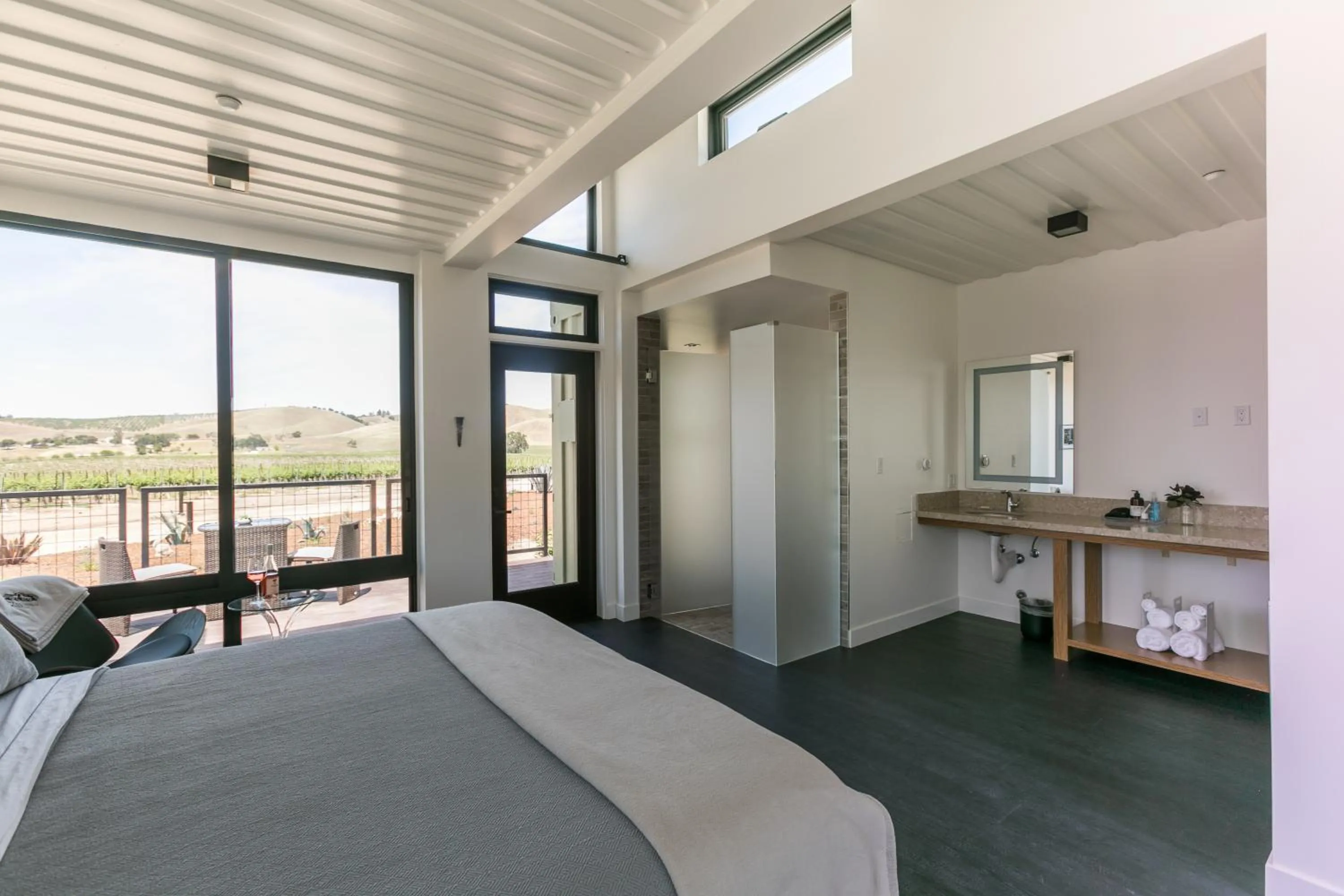 View (from property/room), Bed in Geneseo Inn