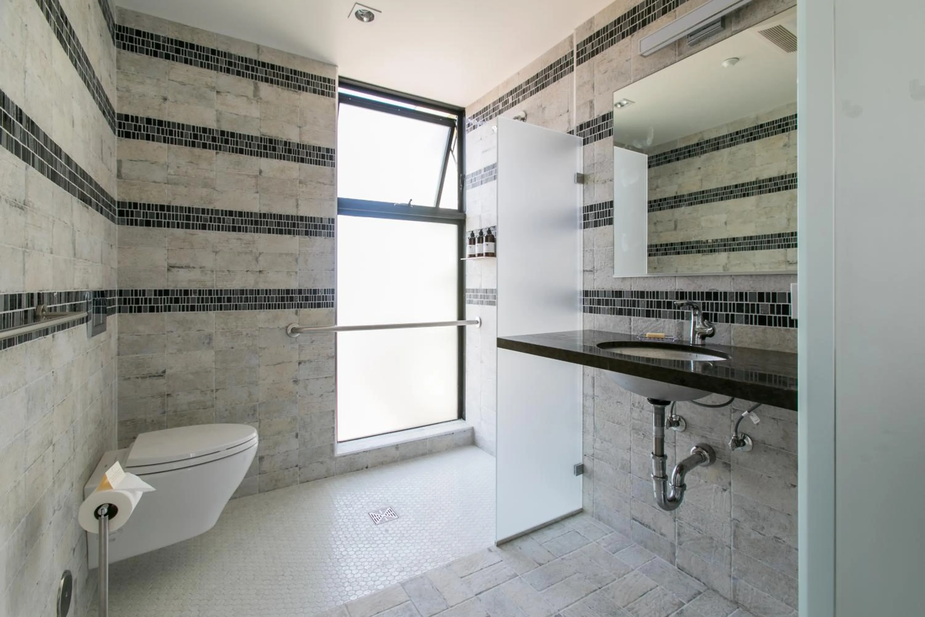 Shower in Geneseo Inn