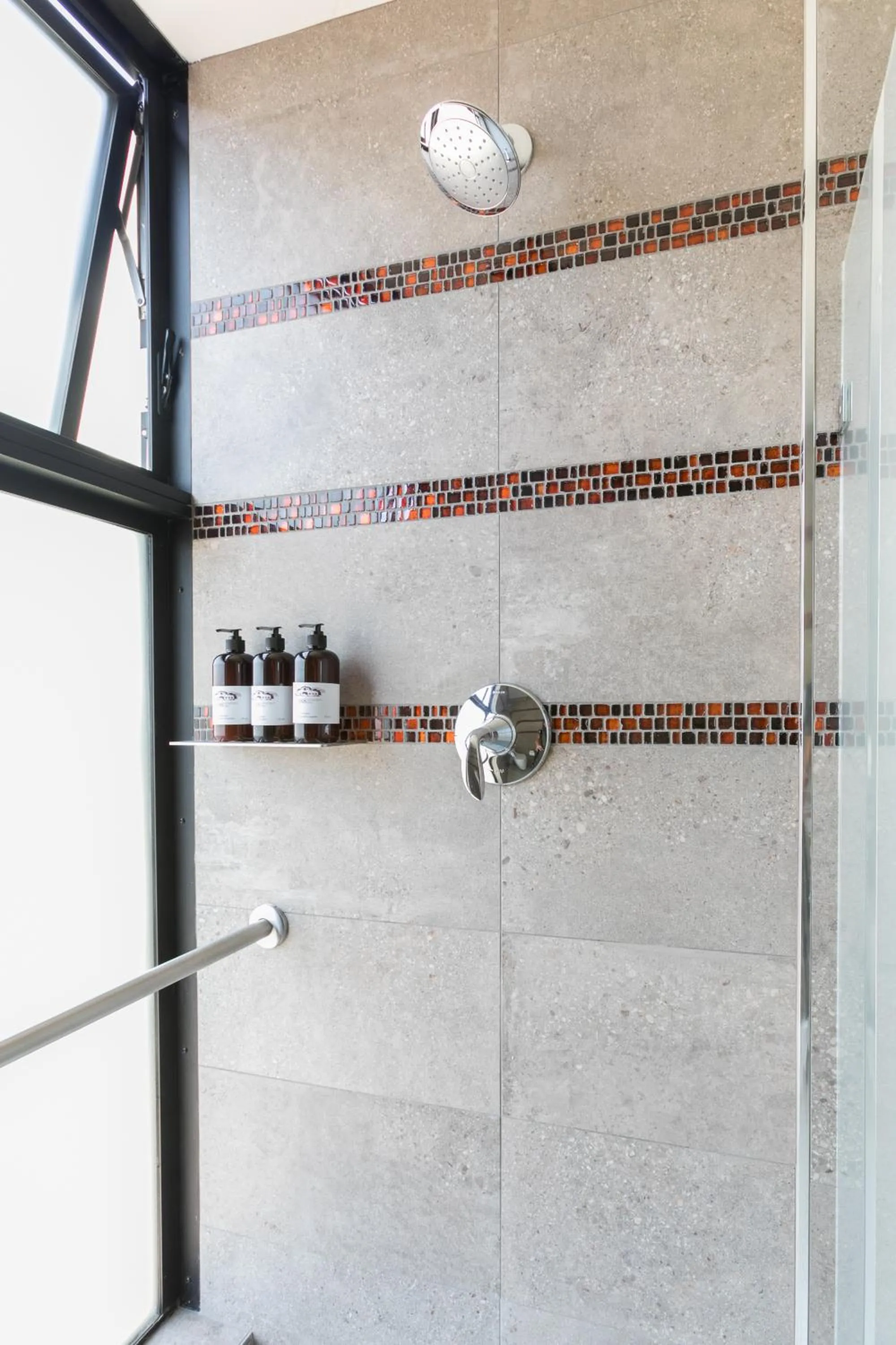 Shower in Geneseo Inn