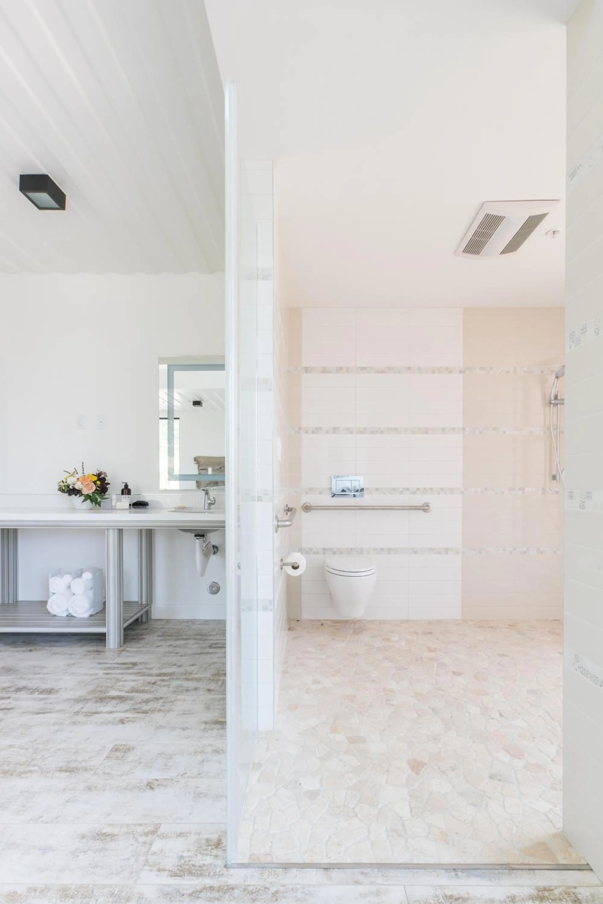 Shower in Geneseo Inn