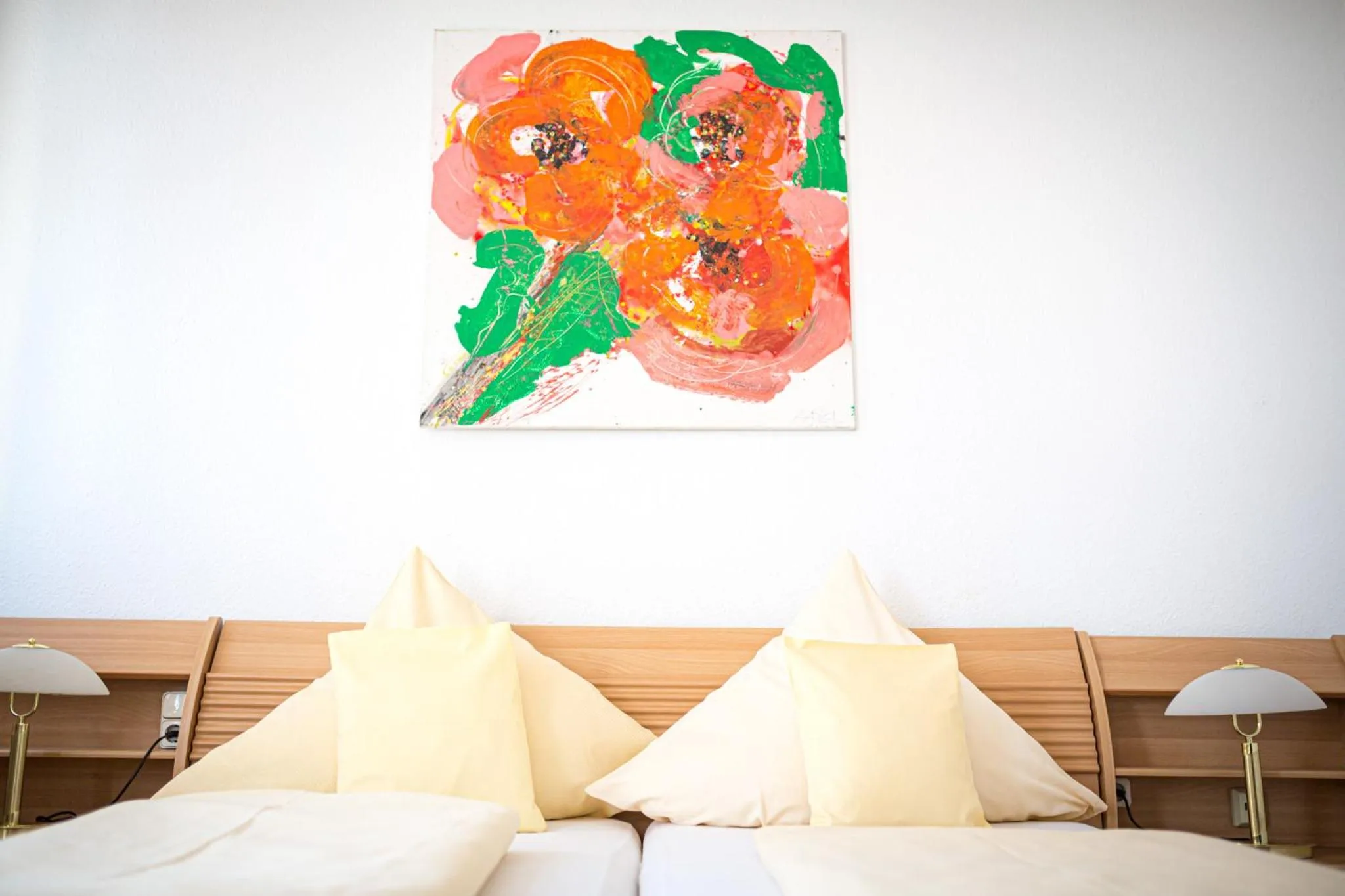 Bed in Europa Hotel Garni free parking