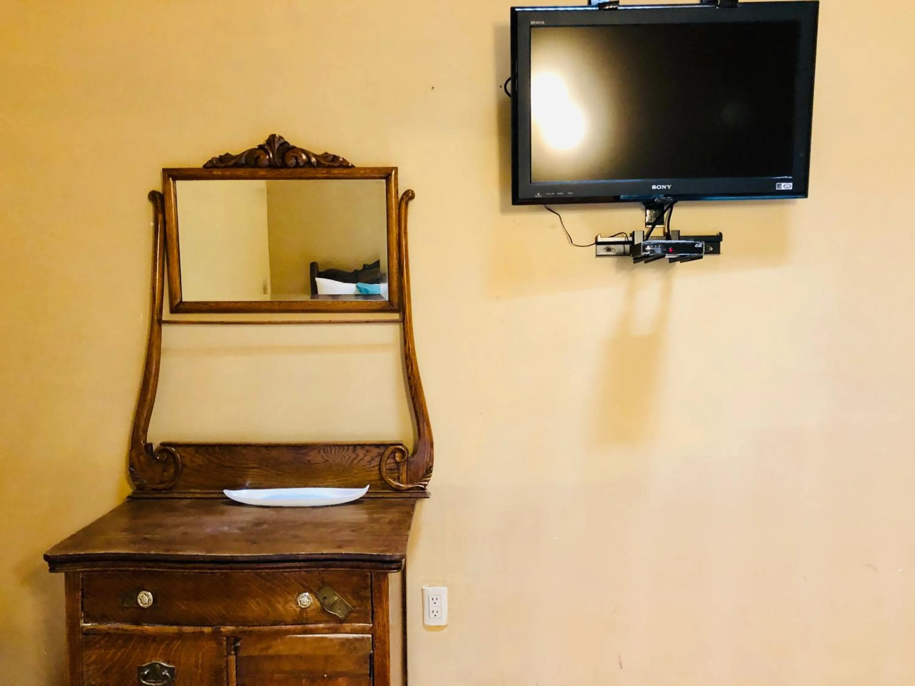 TV and multimedia in Hotel Boutique Casa de las Manrique