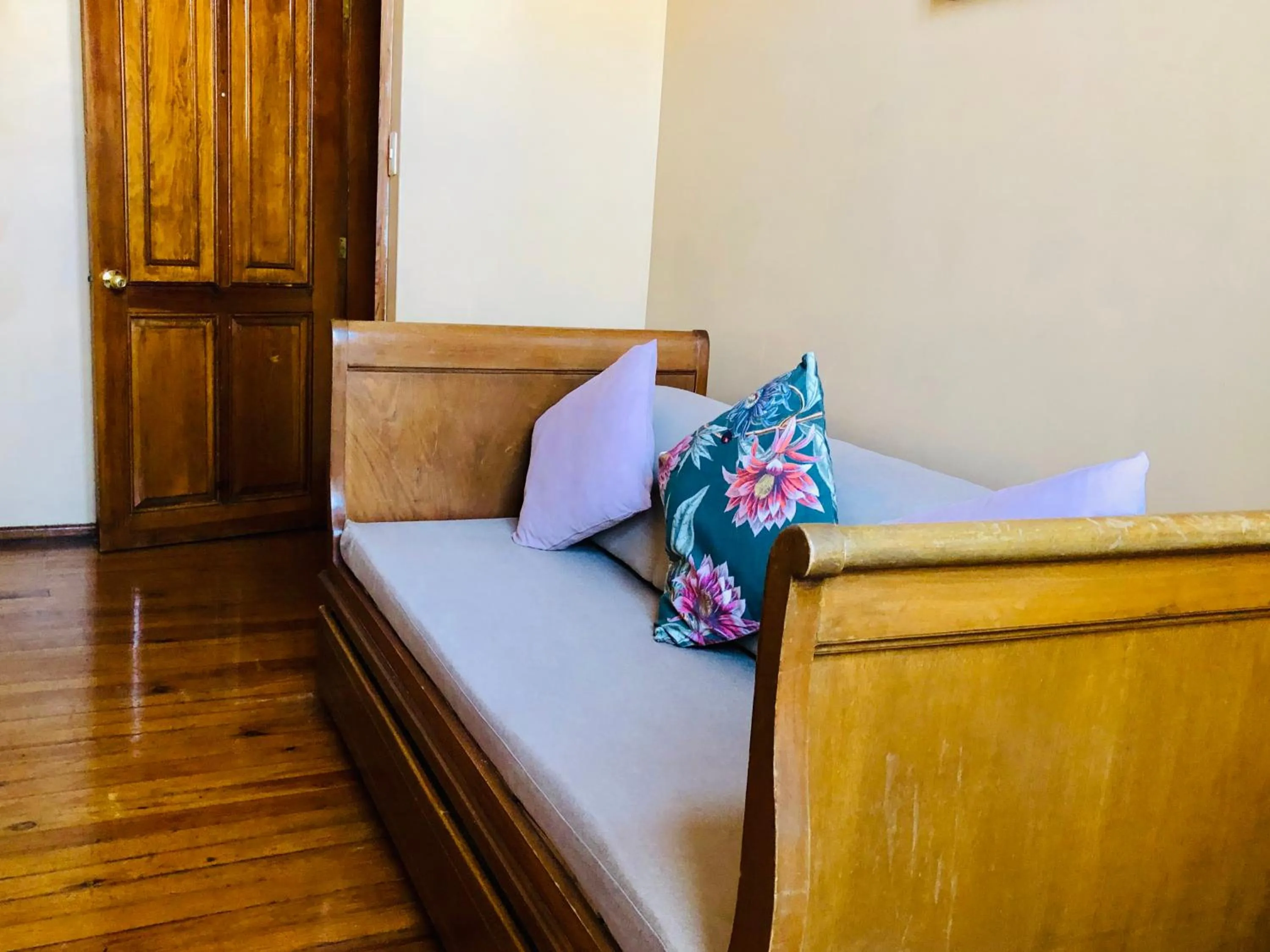 Living room, Bed in Hotel Boutique Casa de las Manrique