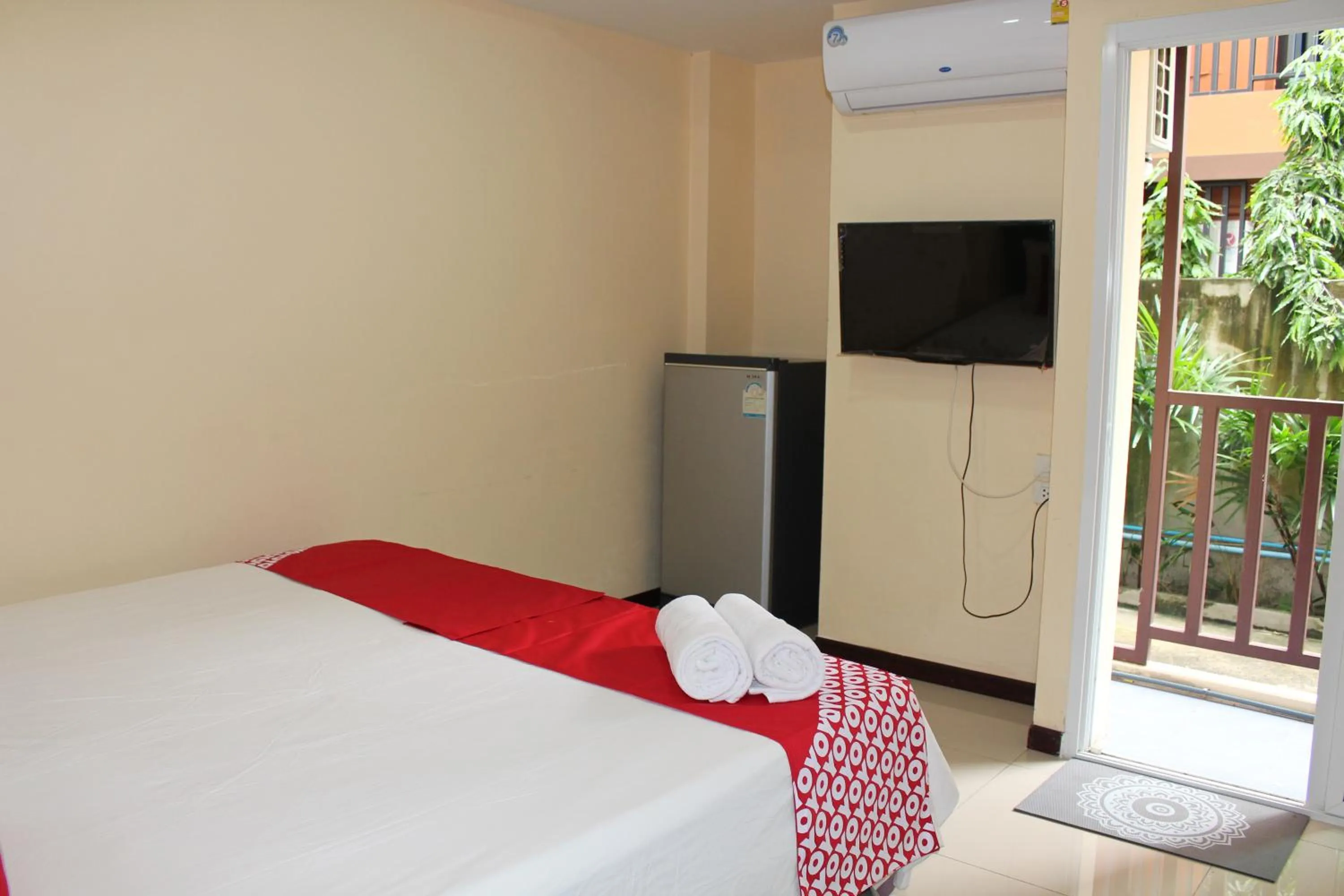 Bedroom, Bed in Awa Don Muang