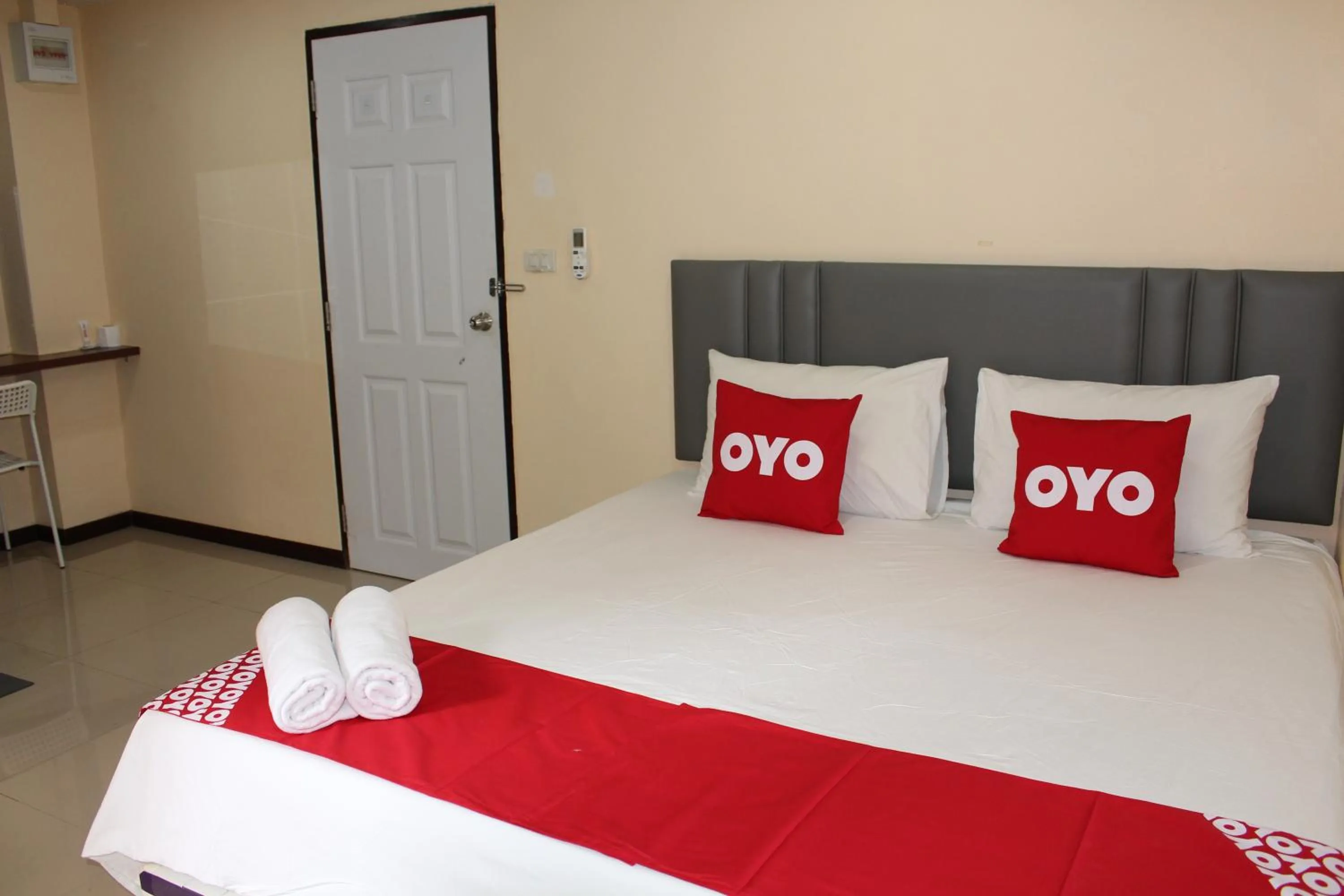 Bedroom, Bed in Awa Don Muang