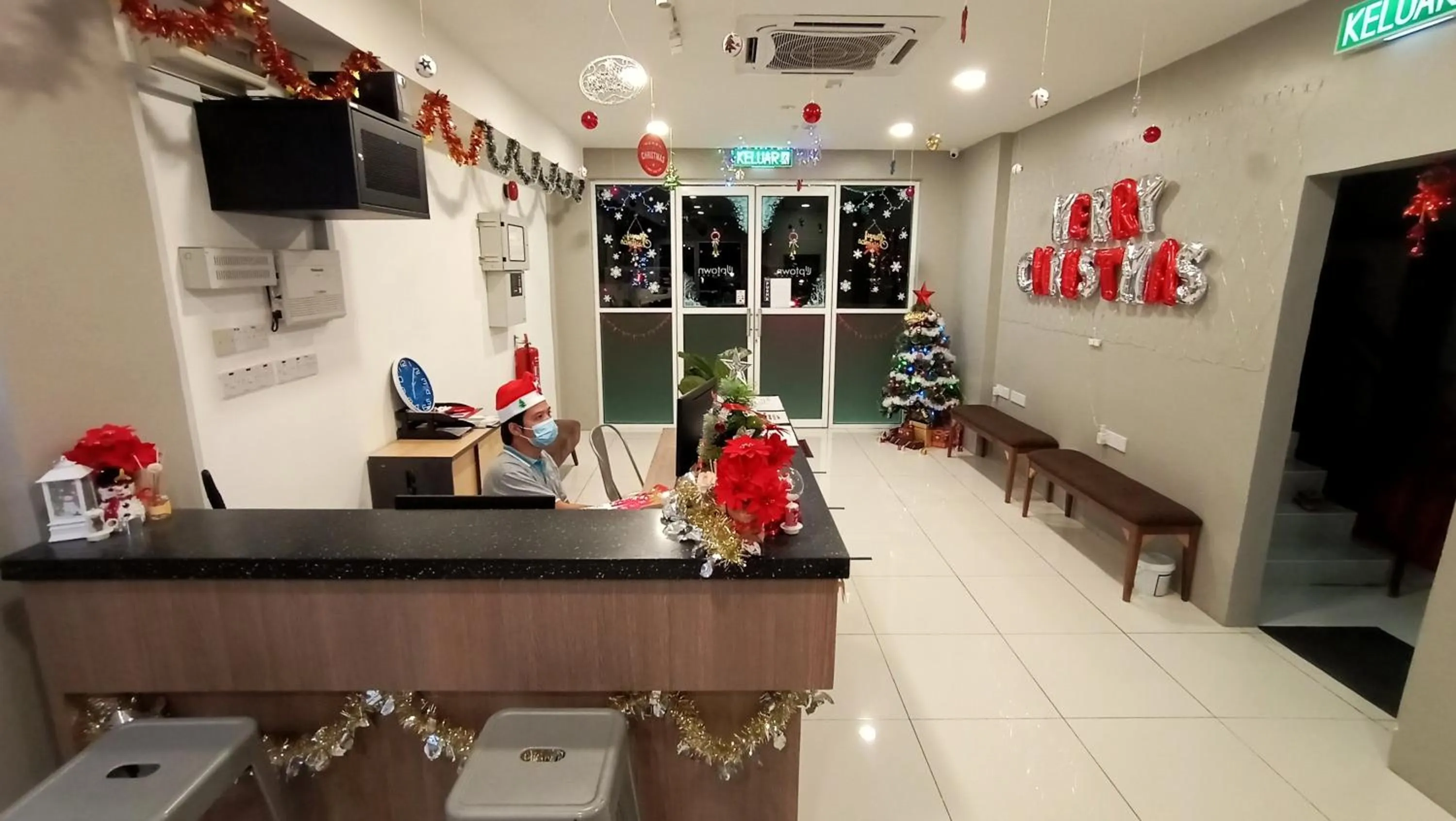 Facade/entrance in Uptown Hotel