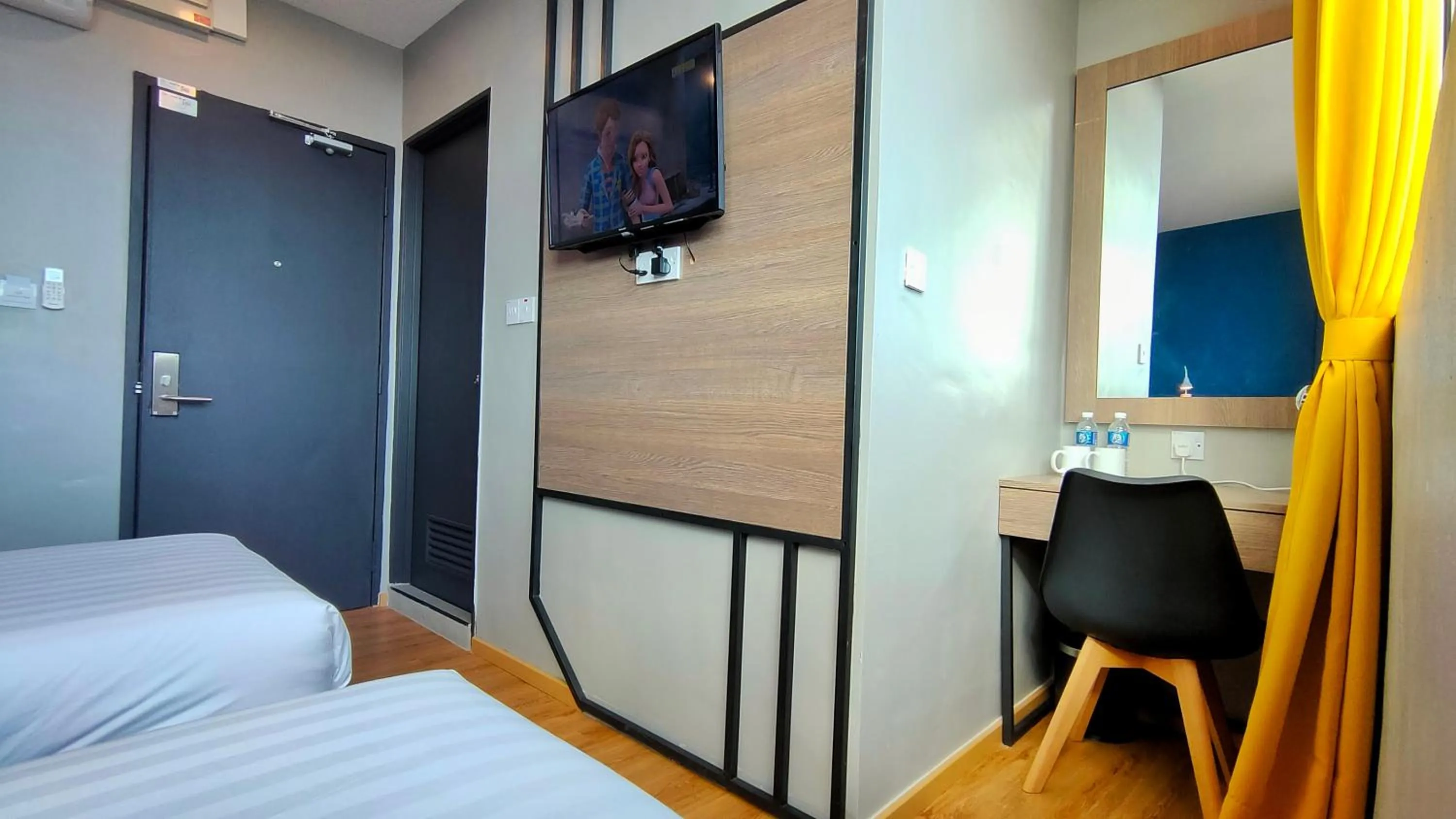 TV and multimedia, Bed in Uptown Hotel