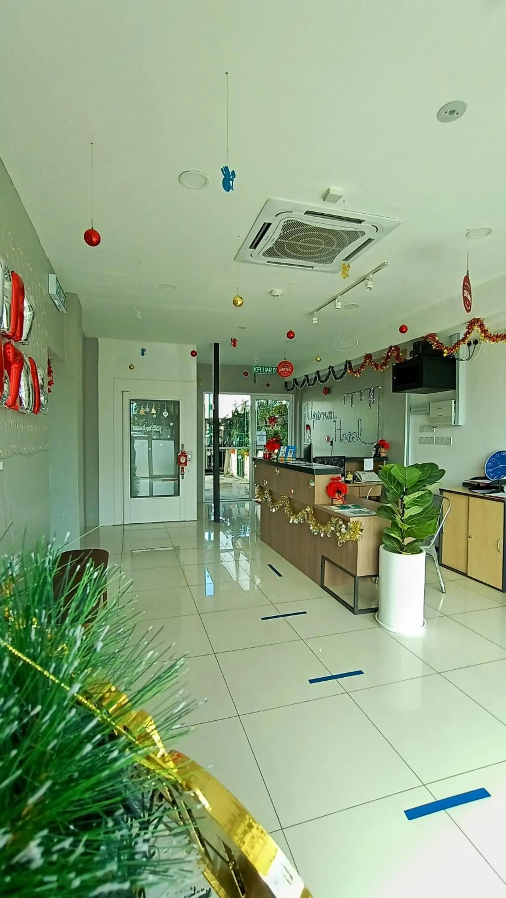 Facade/entrance in Uptown Hotel