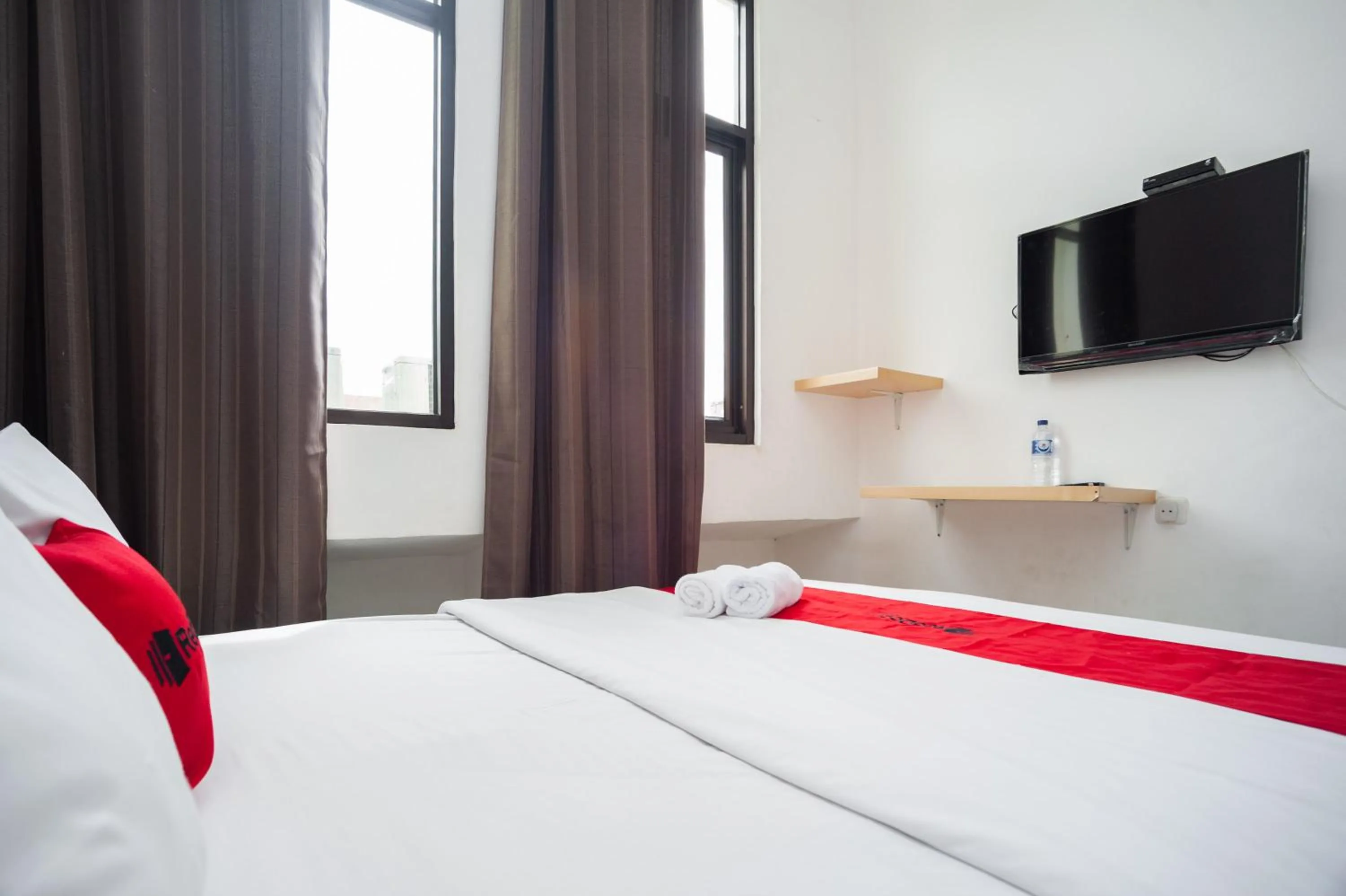 Bedroom, Bed in RedDoorz at Jalan Bangau Palembang