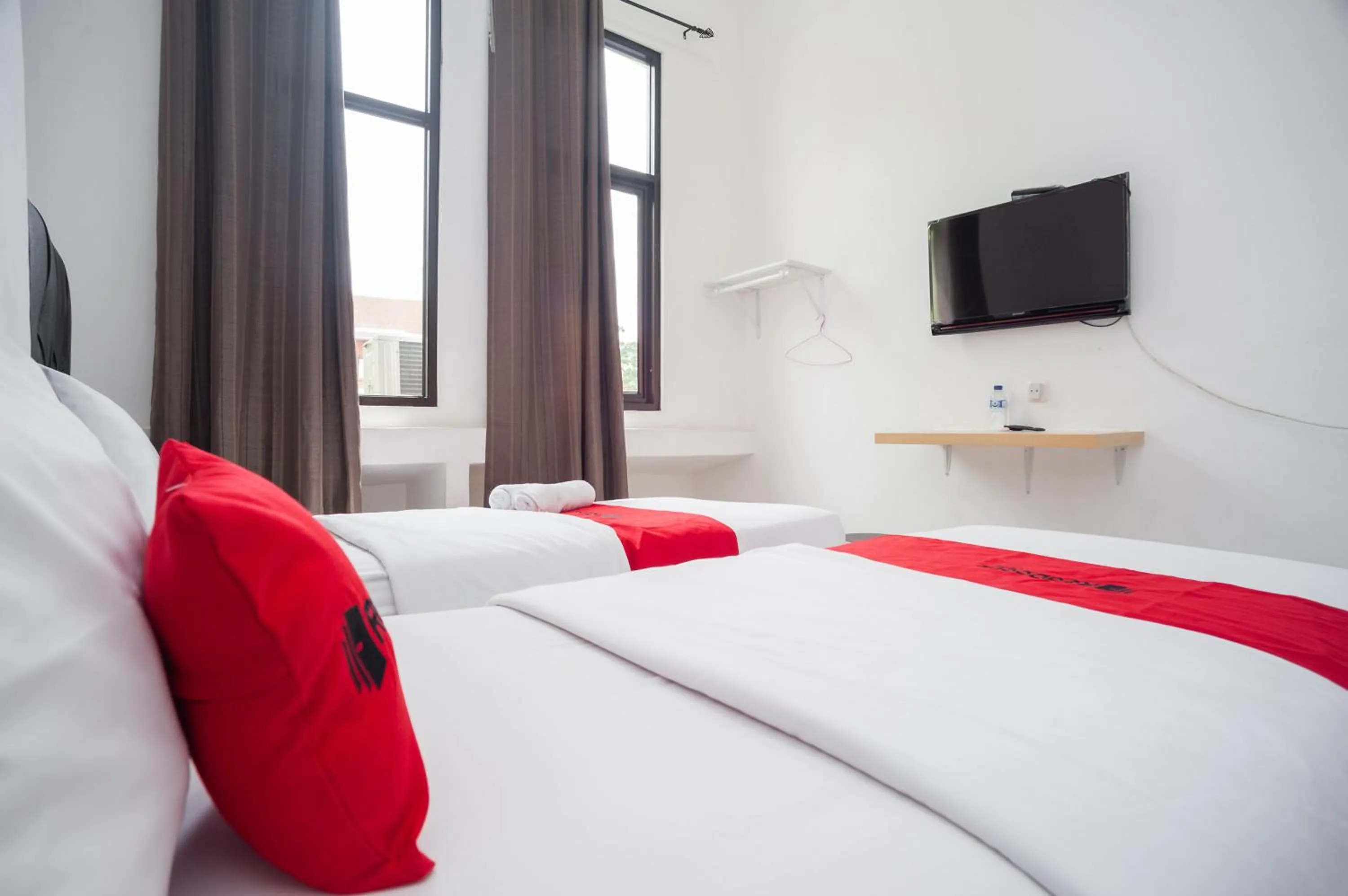 Bedroom, Bed in RedDoorz at Jalan Bangau Palembang