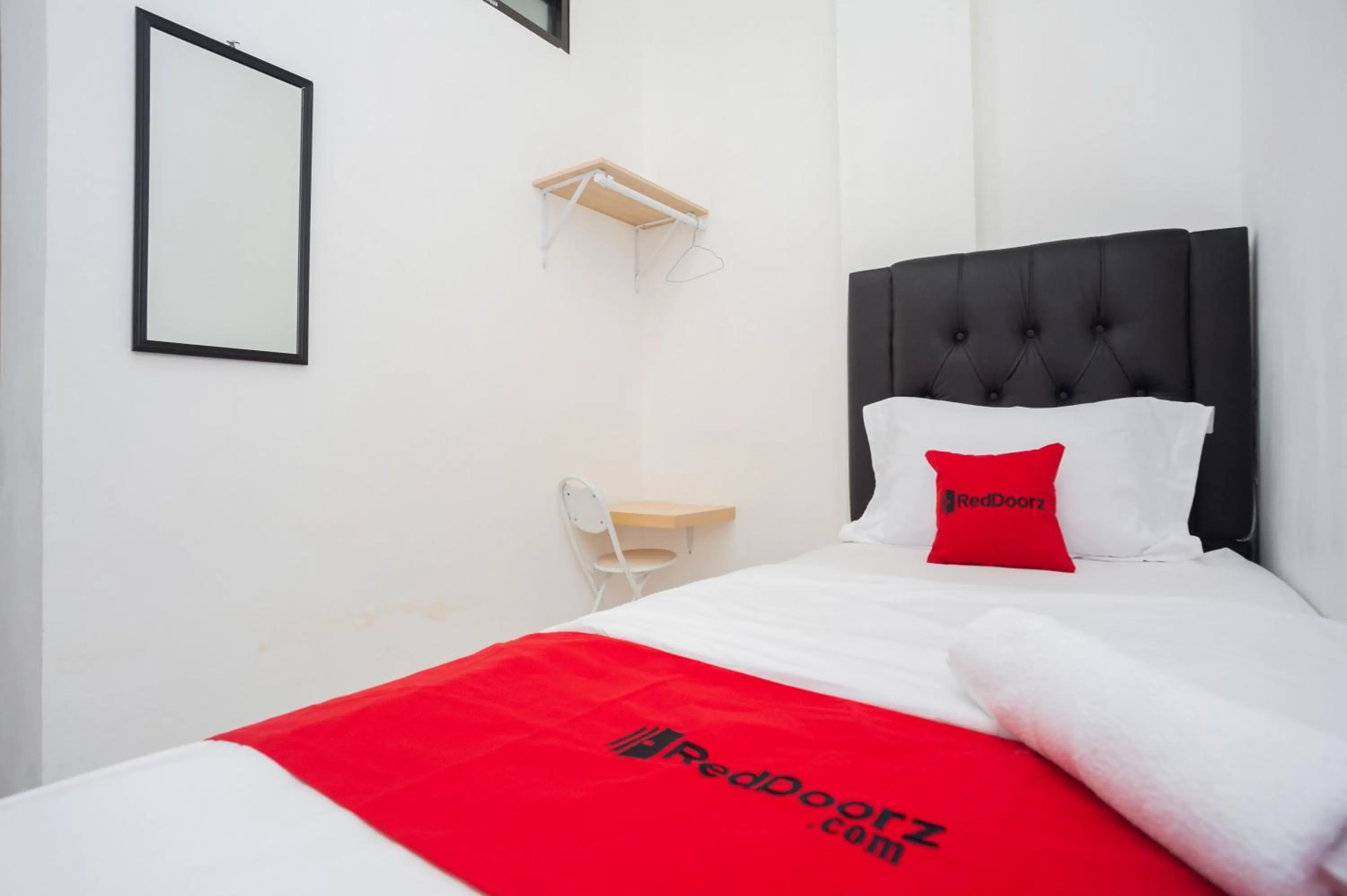 Bedroom, Bed in RedDoorz at Jalan Bangau Palembang