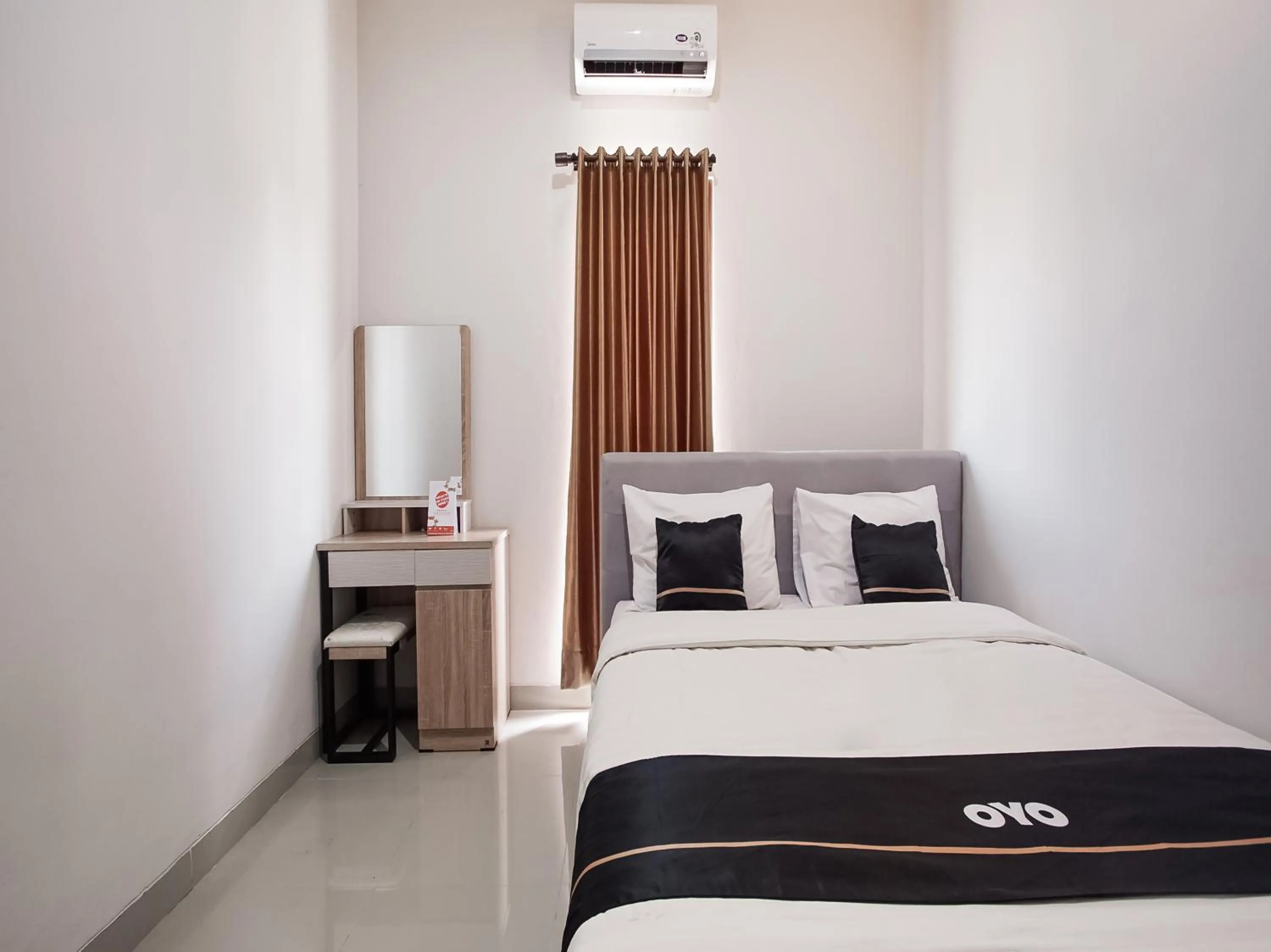 Bedroom in OYO 3935 Artha Ambarukmo Exclusive