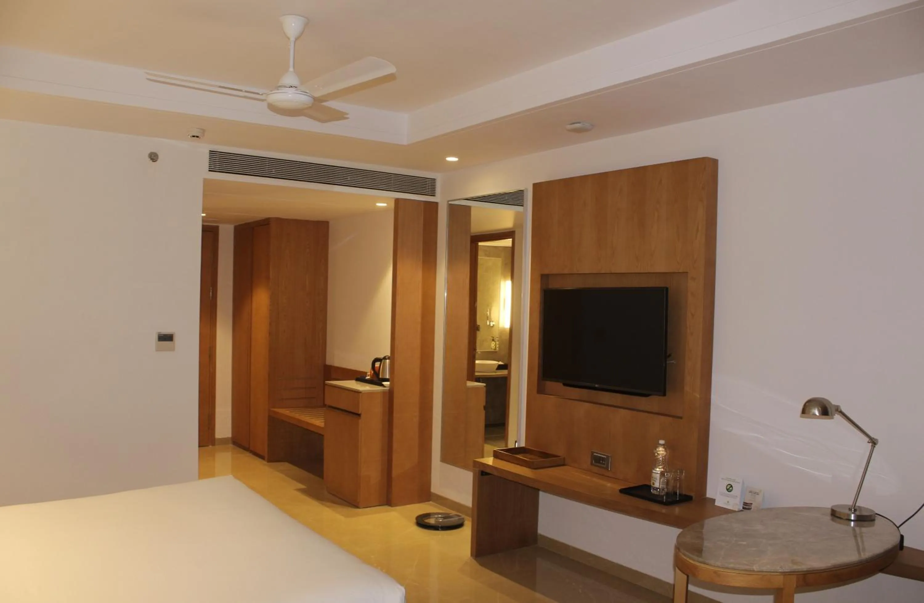 Bedroom, Bed in Lemon Tree Premier, Dwarka