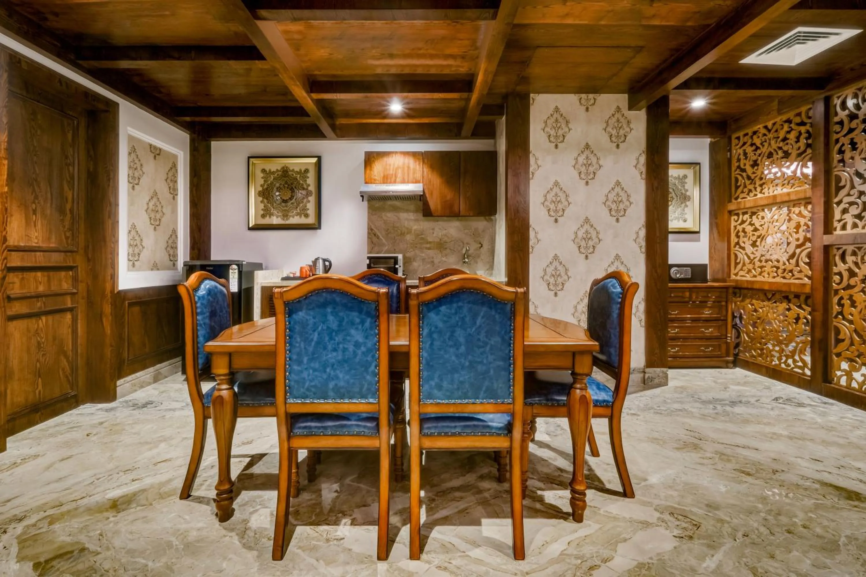 Dining area in Lemon Tree Premier, Dwarka