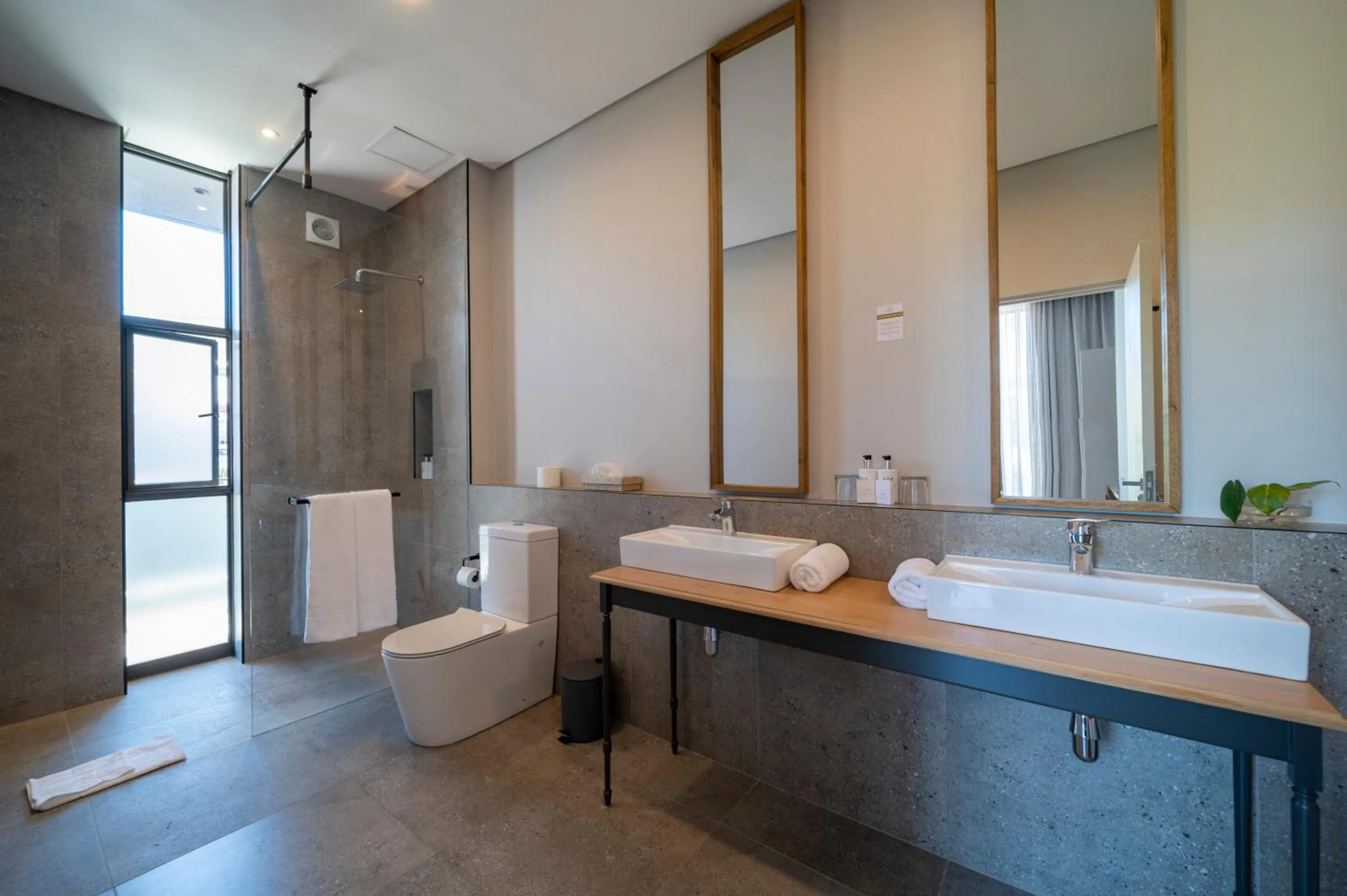 Shower in Kloof Street Hotel - Lion Roars Hotels & Lodges