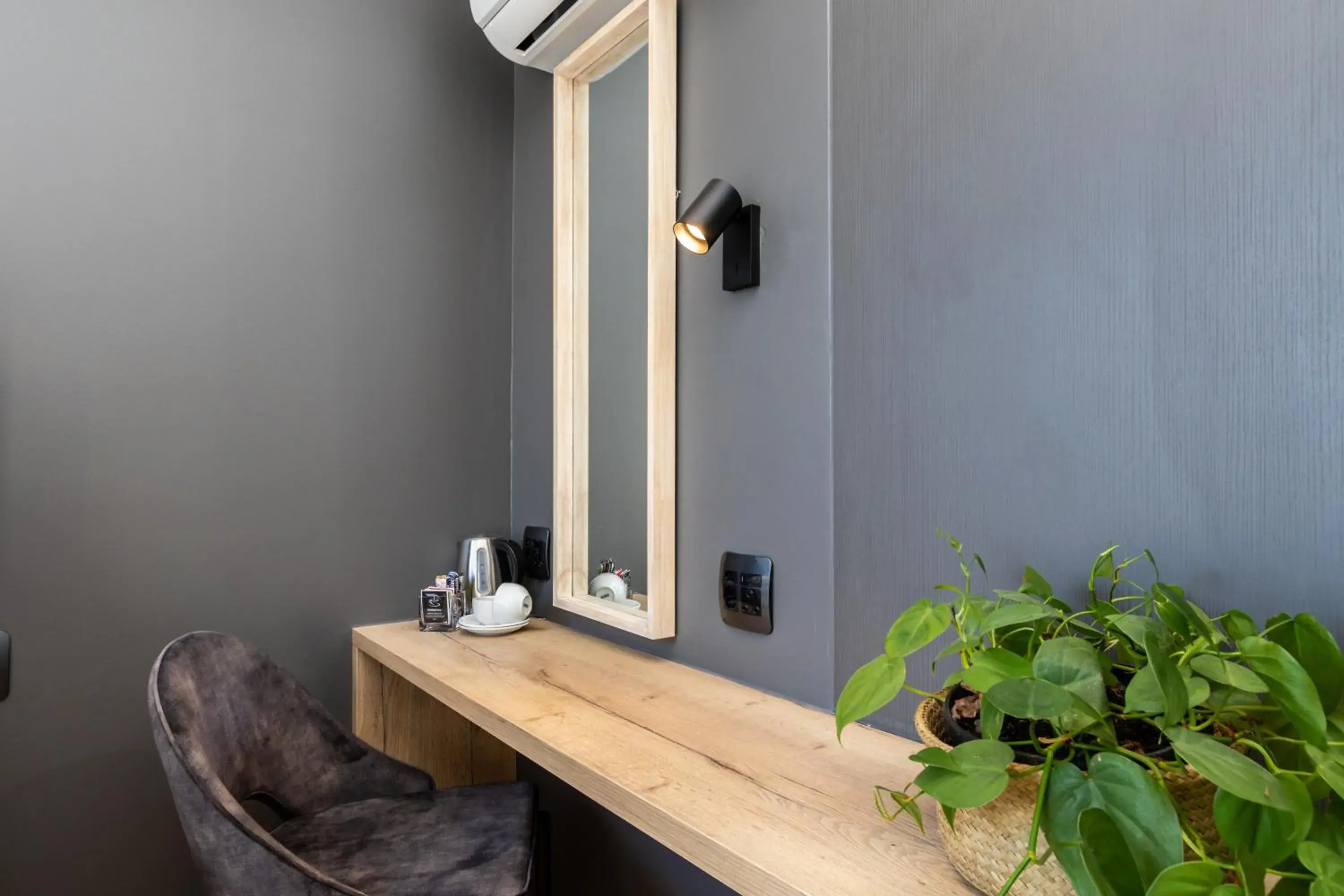 Economy Room with City View in Kloof Street Hotel - Lion Roars Hotels & Lodges Economy Room with City View in Kloof Street Hotel - Lion Roars Hotels & Lodges