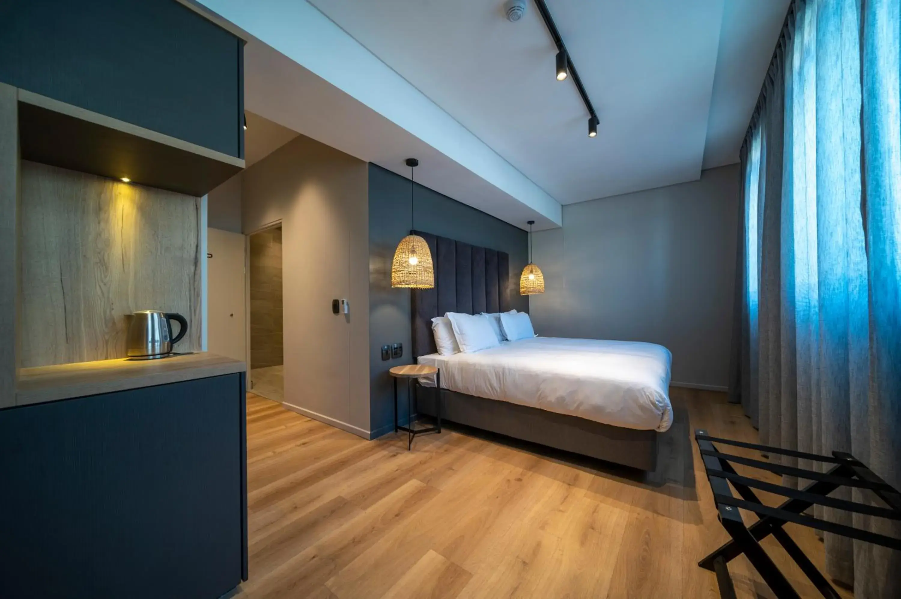 Luxury Accessibility Room in Kloof Street Hotel - Lion Roars Hotels & Lodges Luxury Accessibility Room in Kloof Street Hotel - Lion Roars Hotels & Lodges