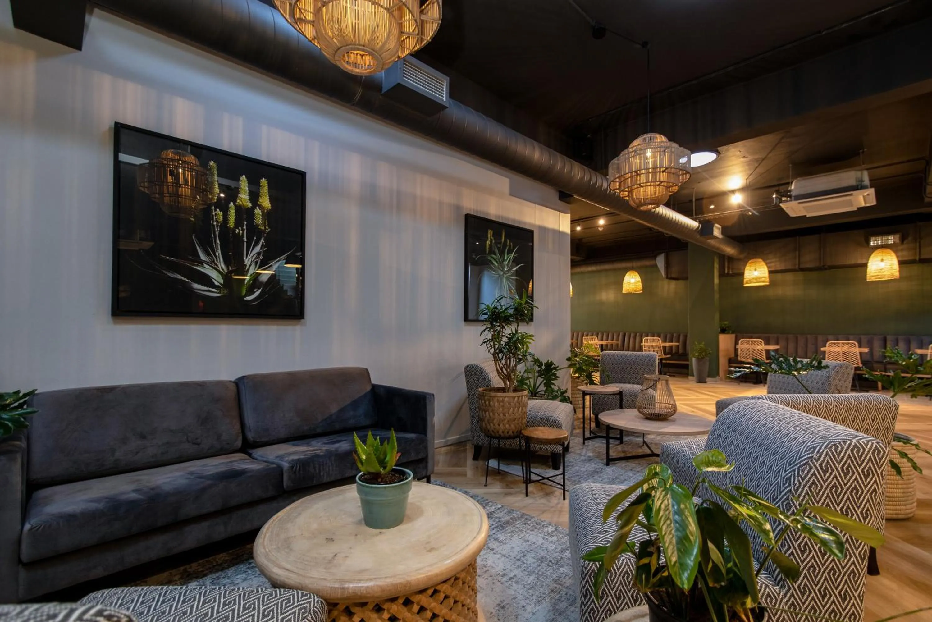 Restaurant/places to eat in Kloof Street Hotel - Lion Roars Hotels & Lodges