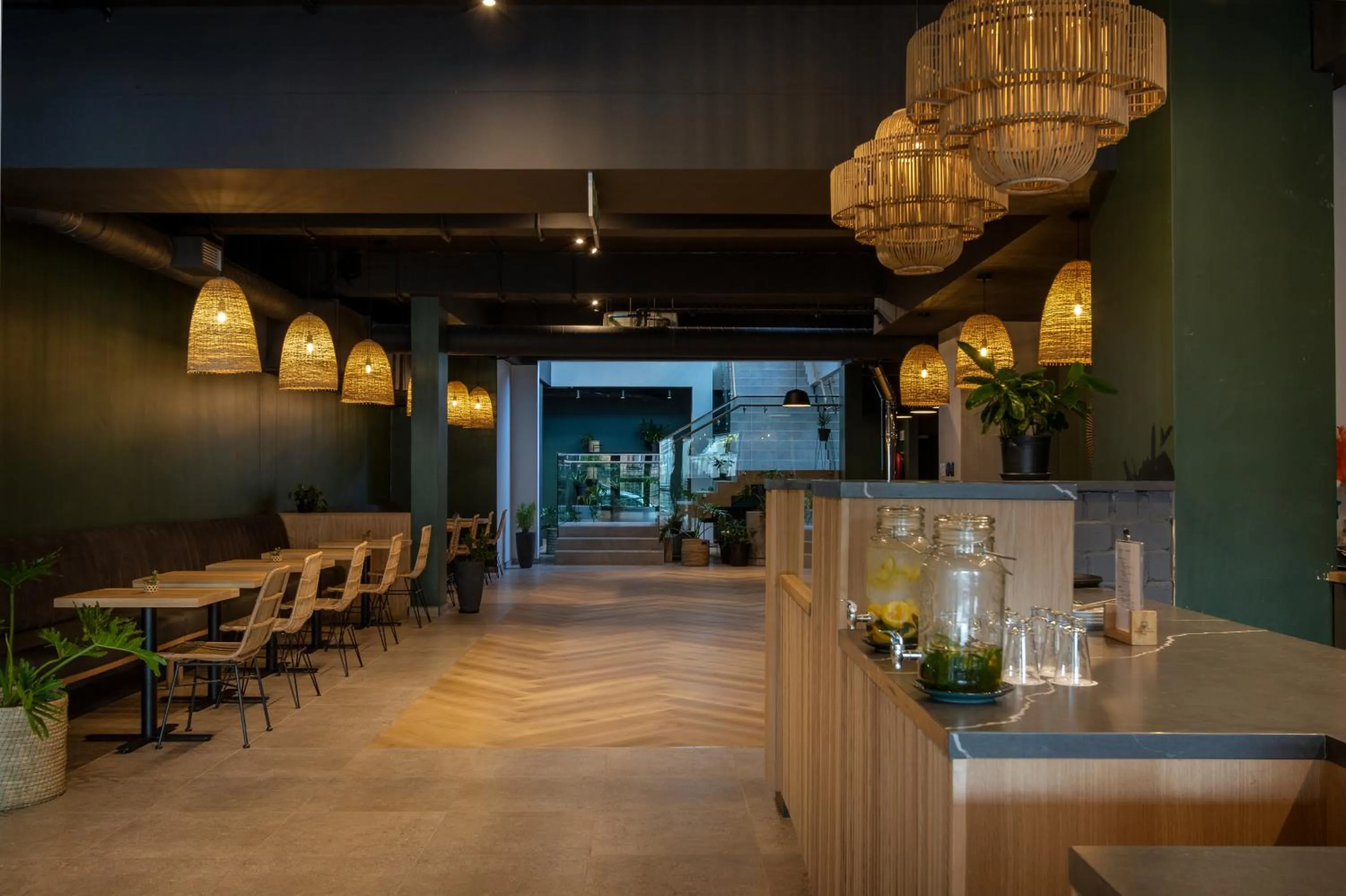 Restaurant/places to eat in Kloof Street Hotel - Lion Roars Hotels & Lodges