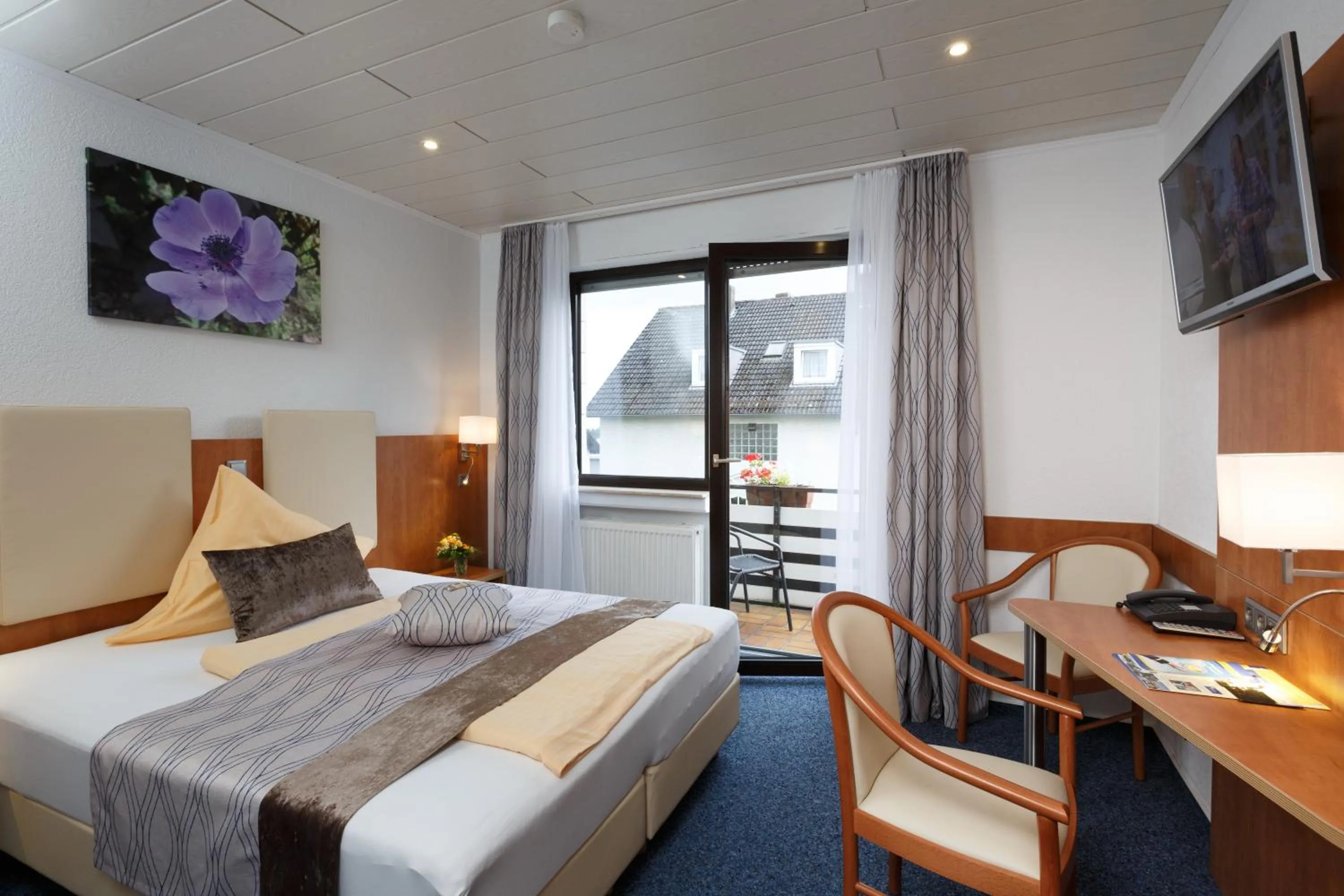 Photo of the whole room, Bed in Hotel Am Sonnenhang