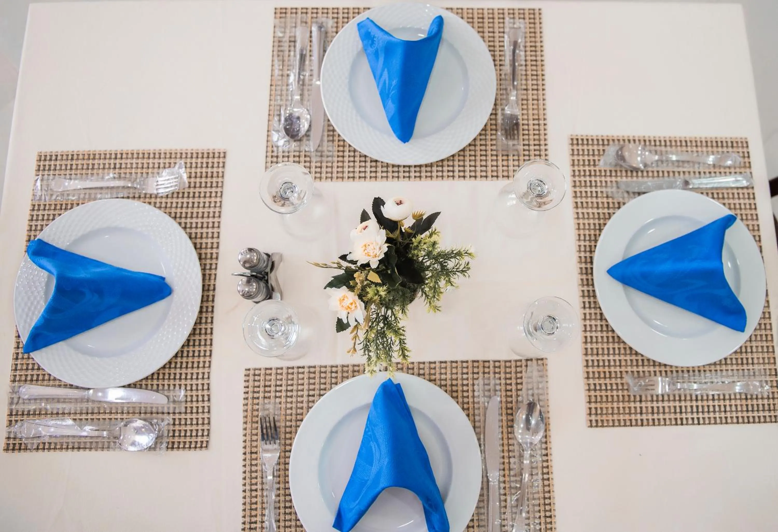 Restaurant/places to eat in Jewel Port Said Hotel