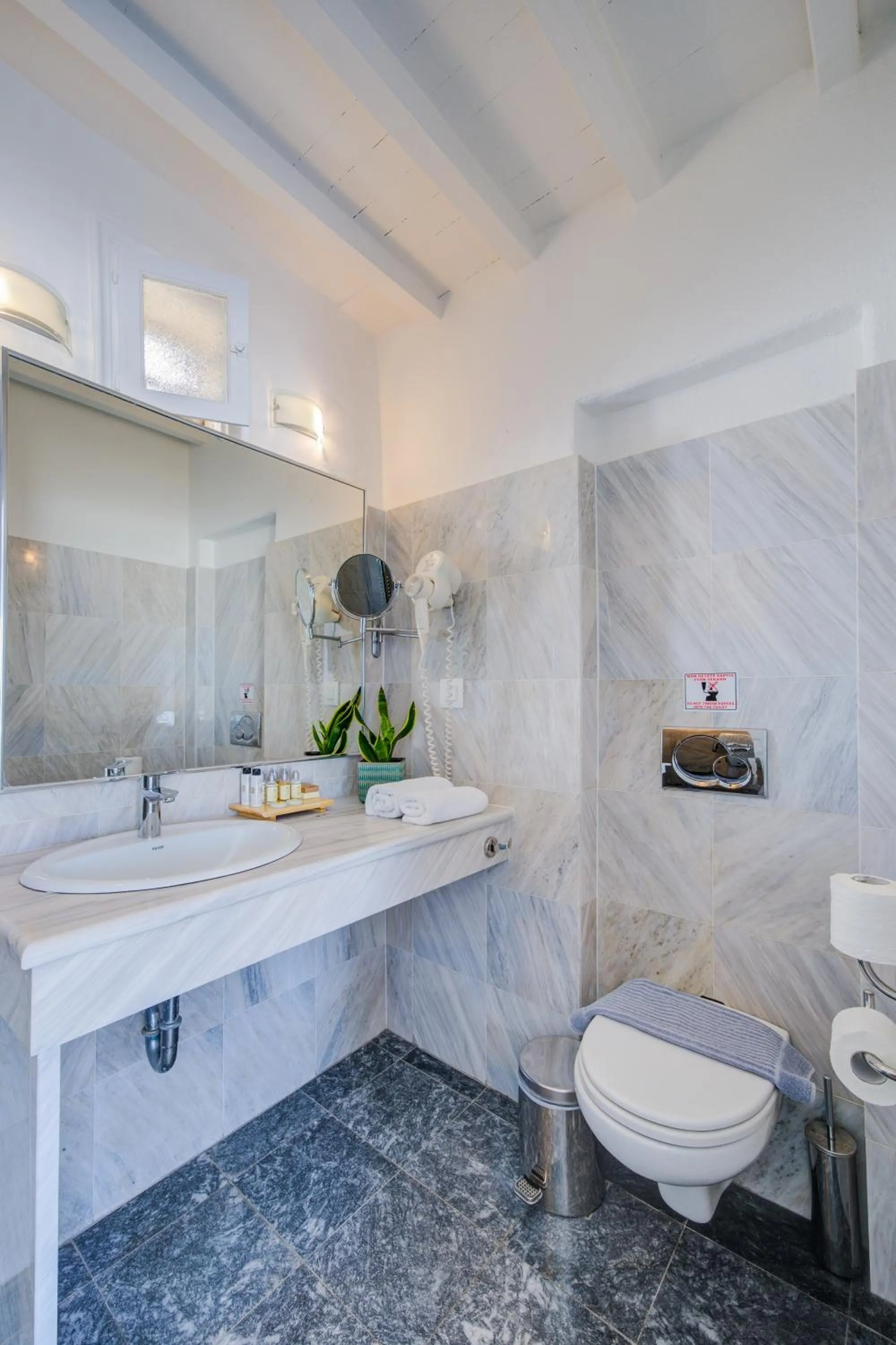 Bathroom in Hotel Madalena