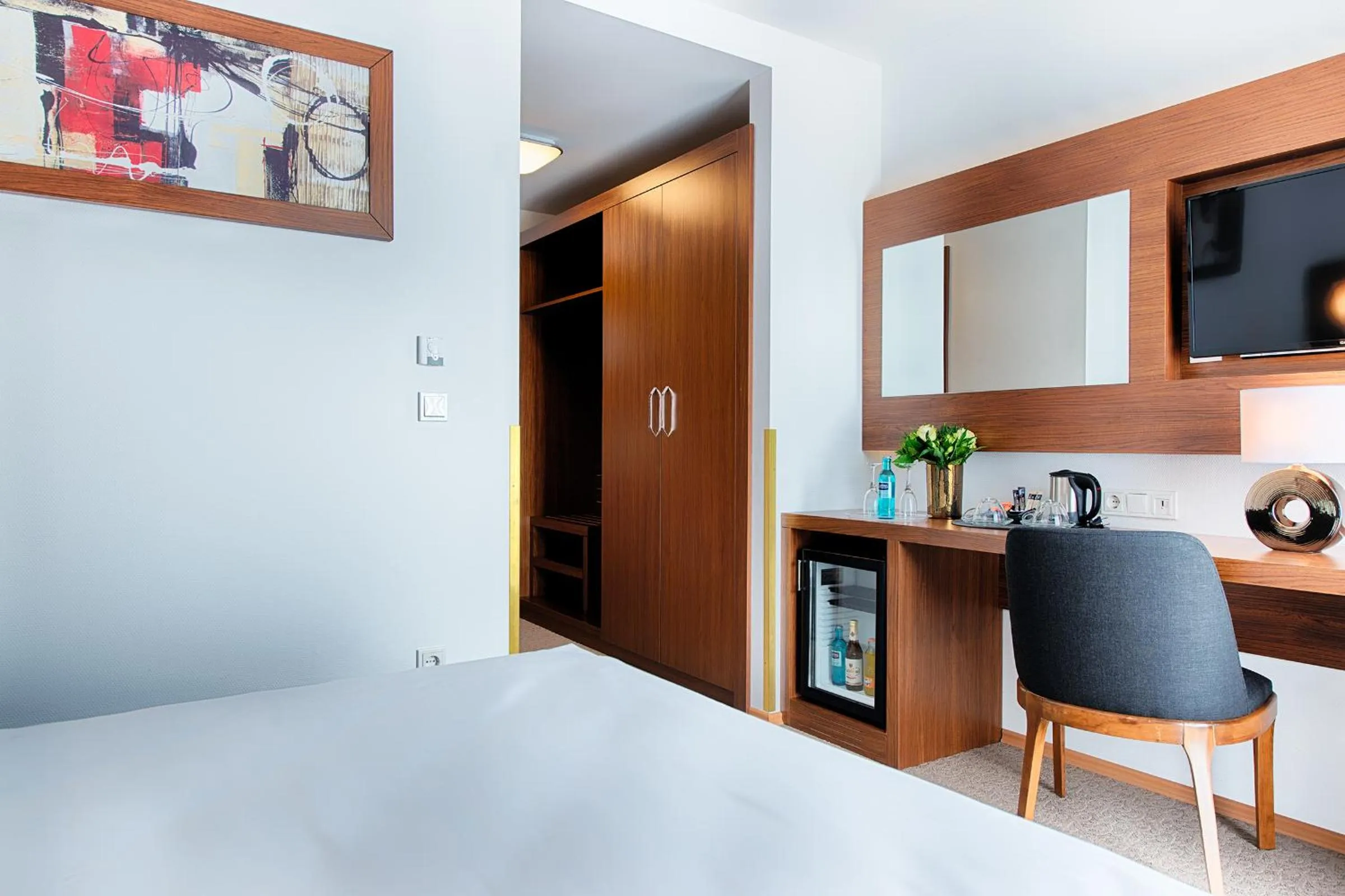 TV and multimedia, Bed in ACHAT Hotel Bad Dürkheim