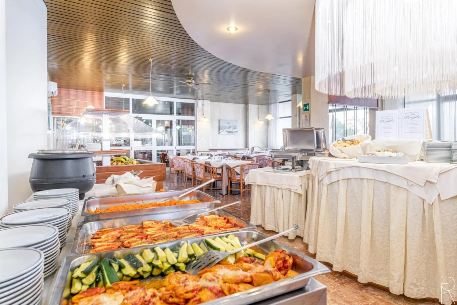 Restaurant/places to eat in Hotel Europa