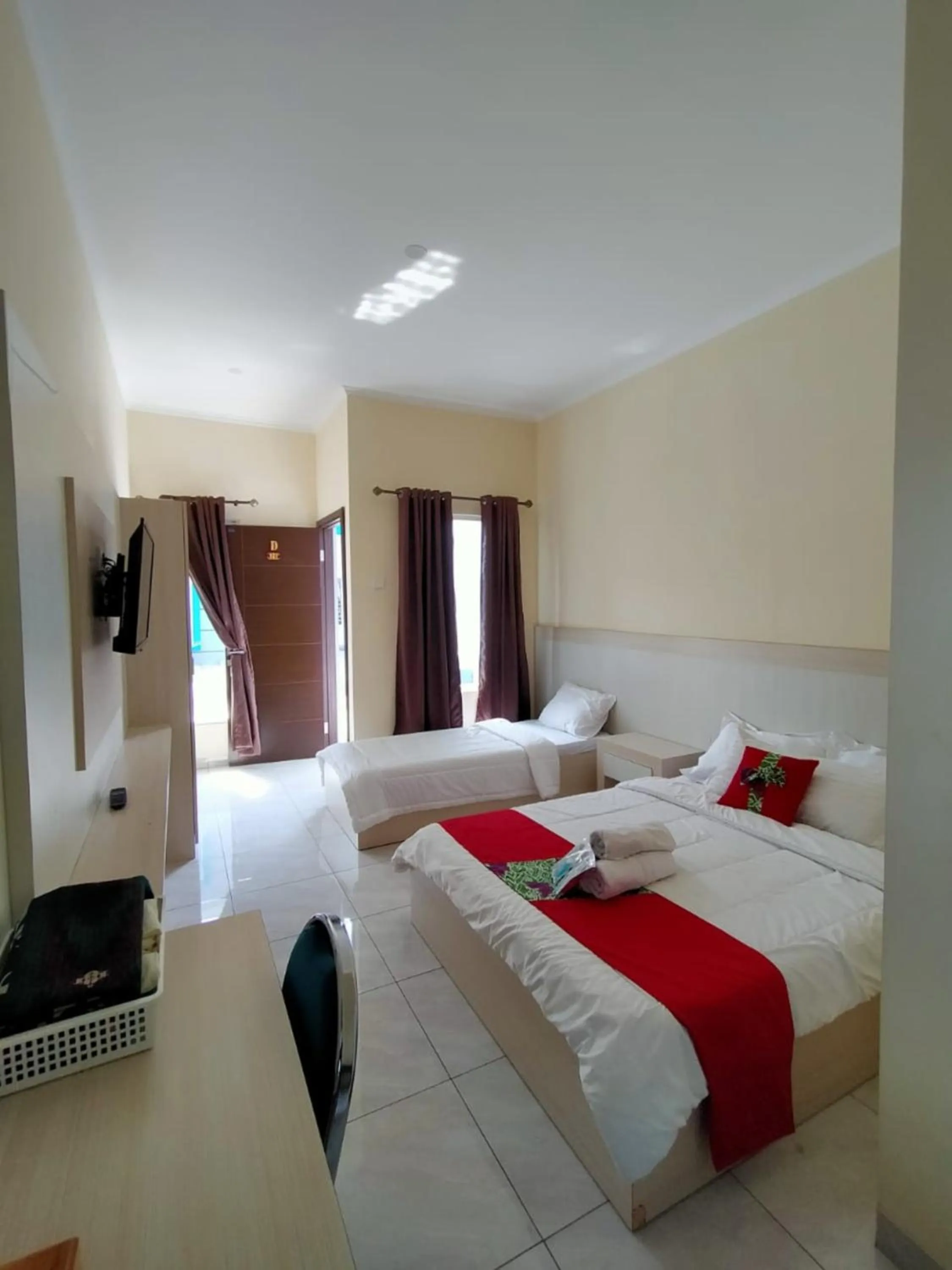 Photo of the whole room in Maulana Hills Syariah Hotel