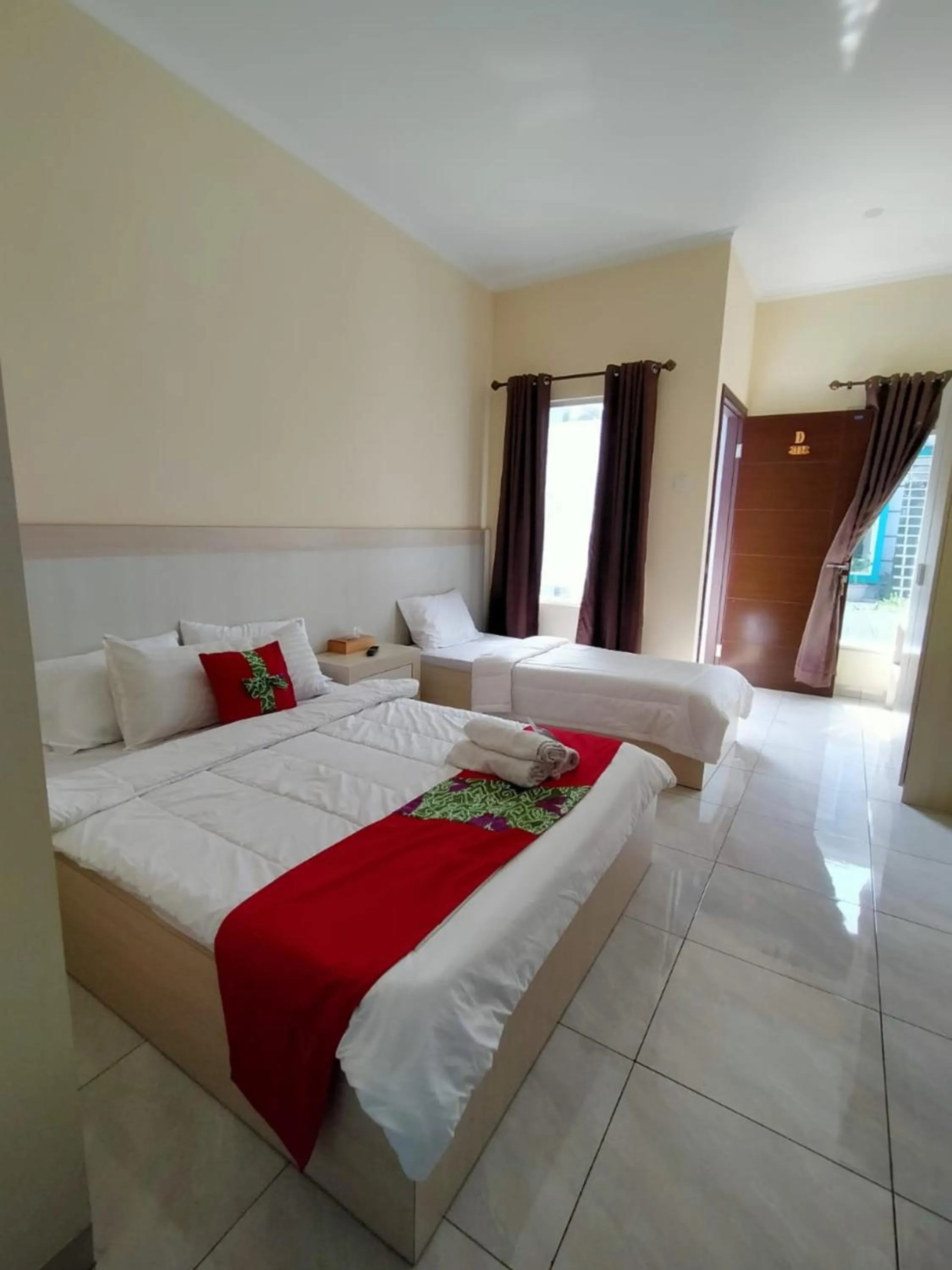 Photo of the whole room in Maulana Hills Syariah Hotel