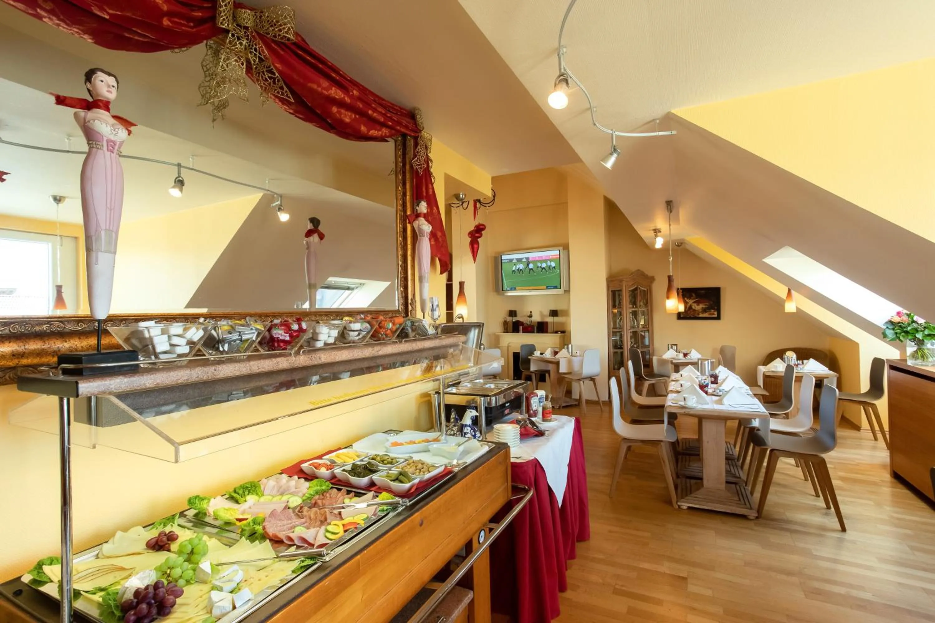 Restaurant/places to eat in Hotel Lessing