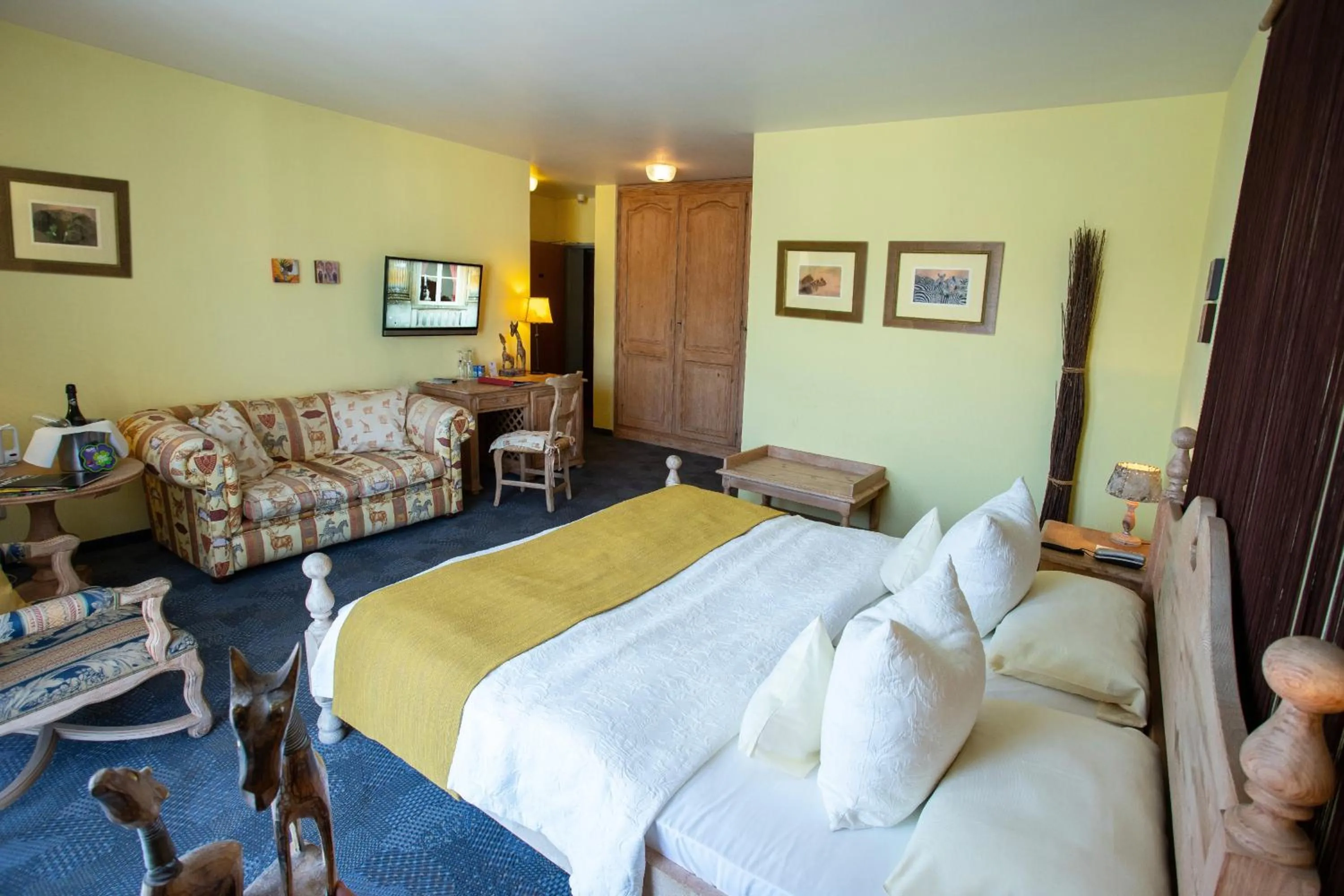 Photo of the whole room, Bed in Hotel Lessing