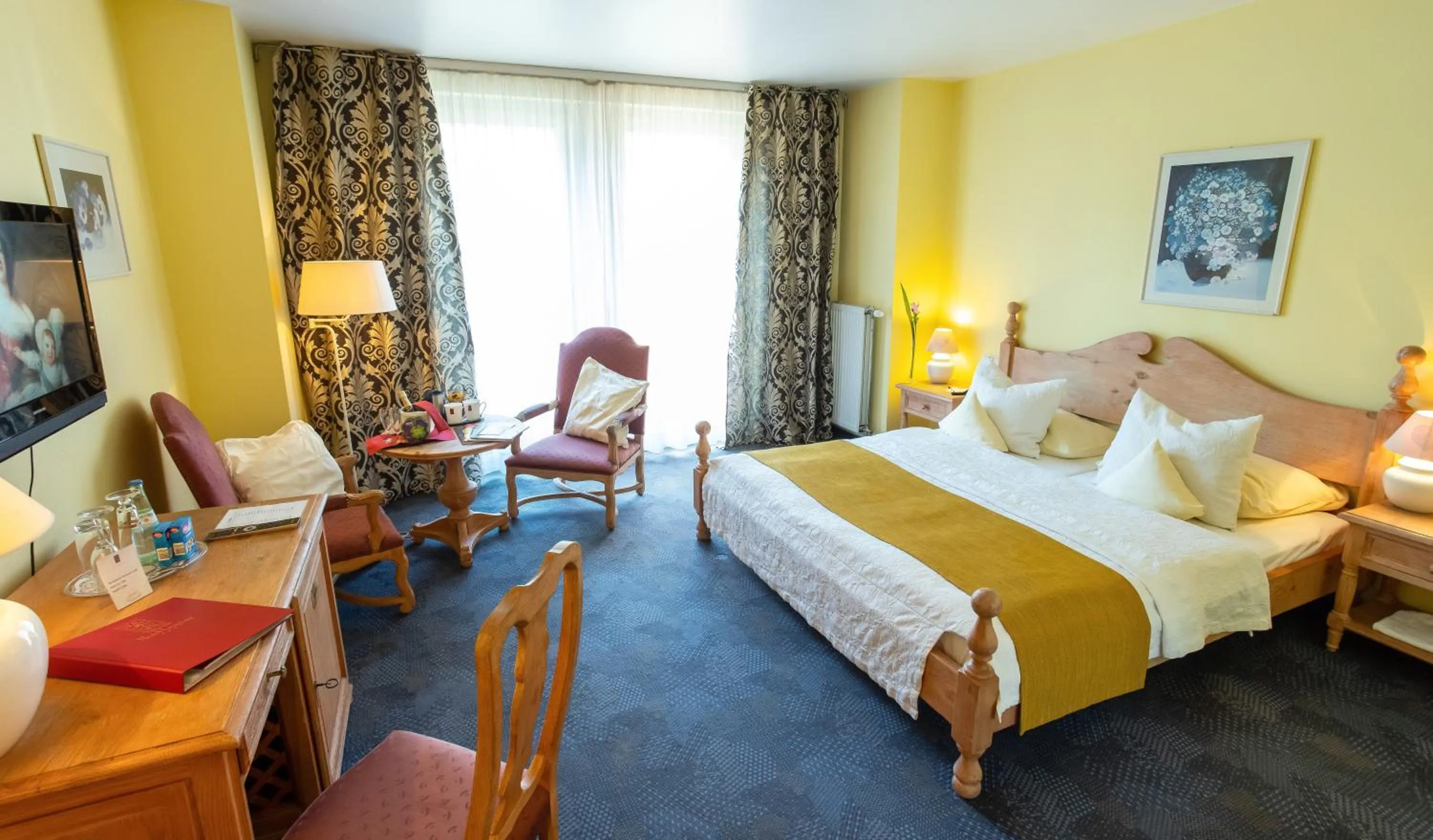 Photo of the whole room, Bed in Hotel Lessing