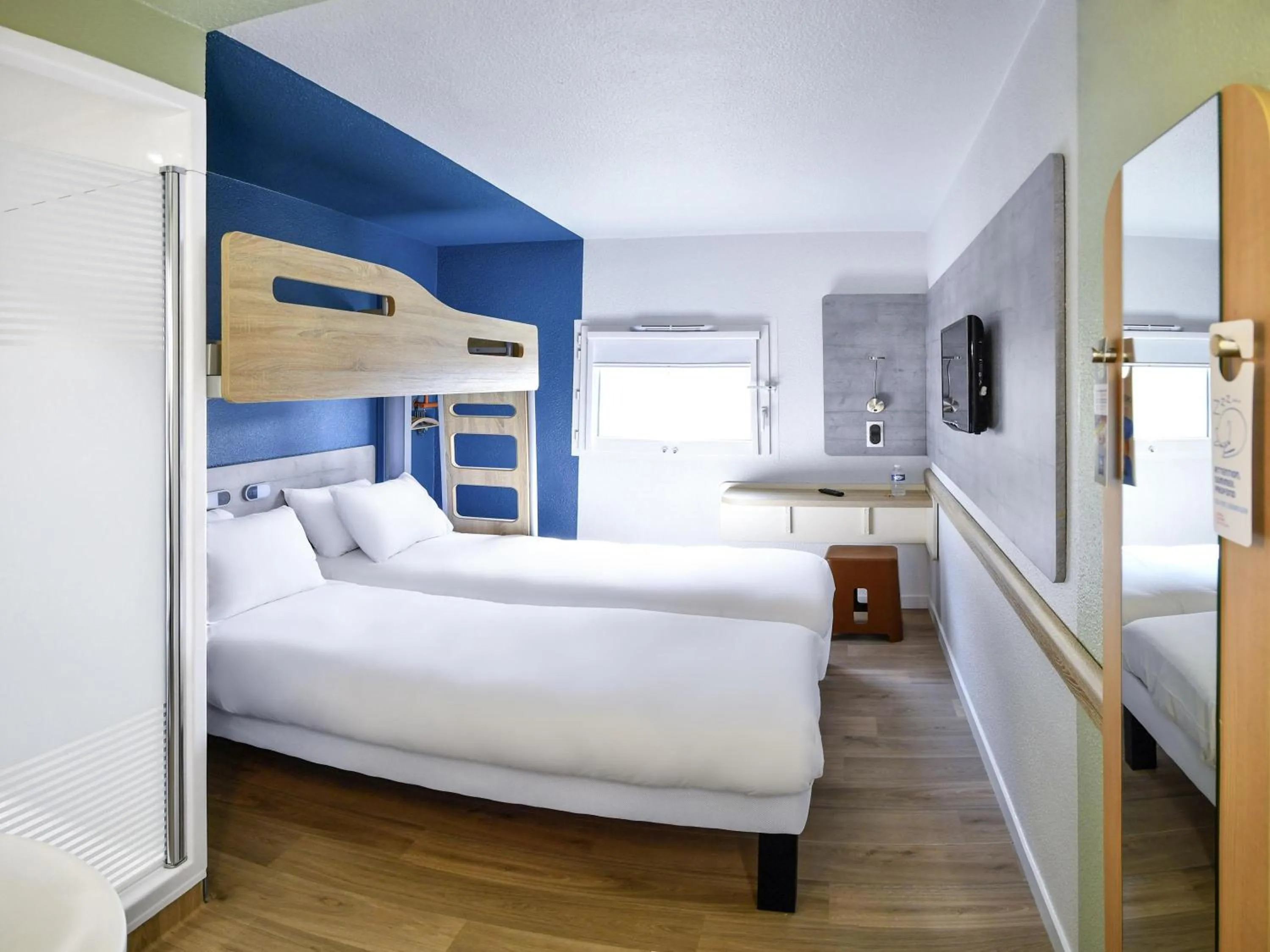 Bedroom, Bed in ibis Budget Le Treport Mers Les Bains