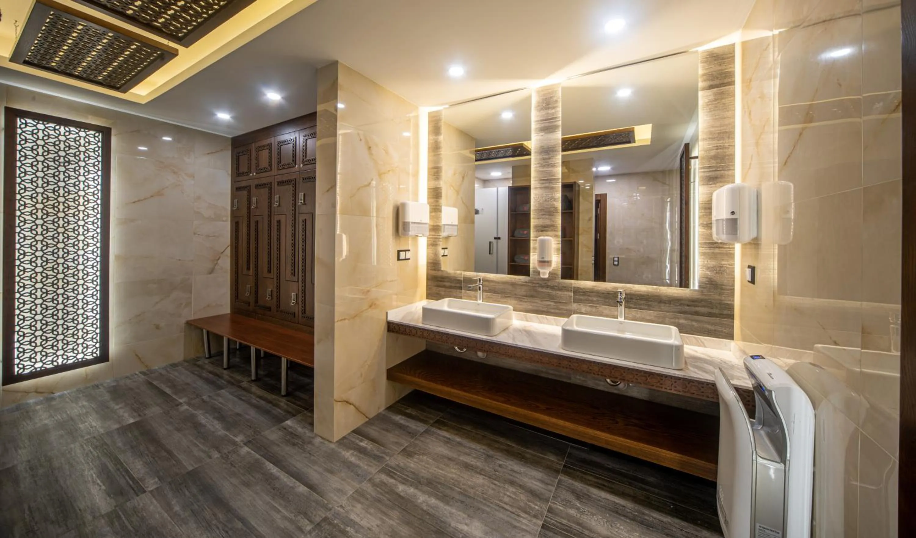 Shower in Manor Hotel