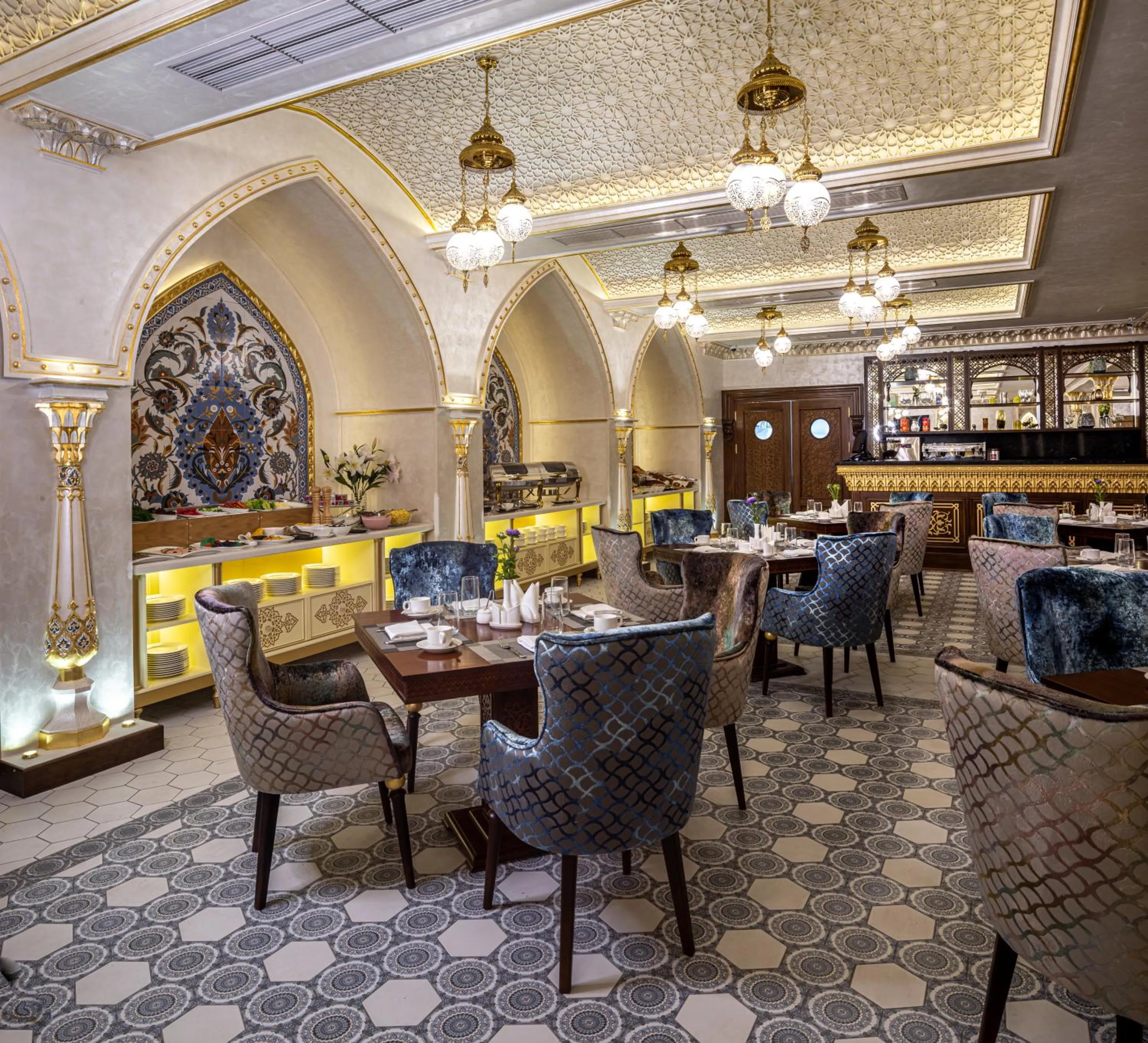 Restaurant/places to eat in Manor Hotel