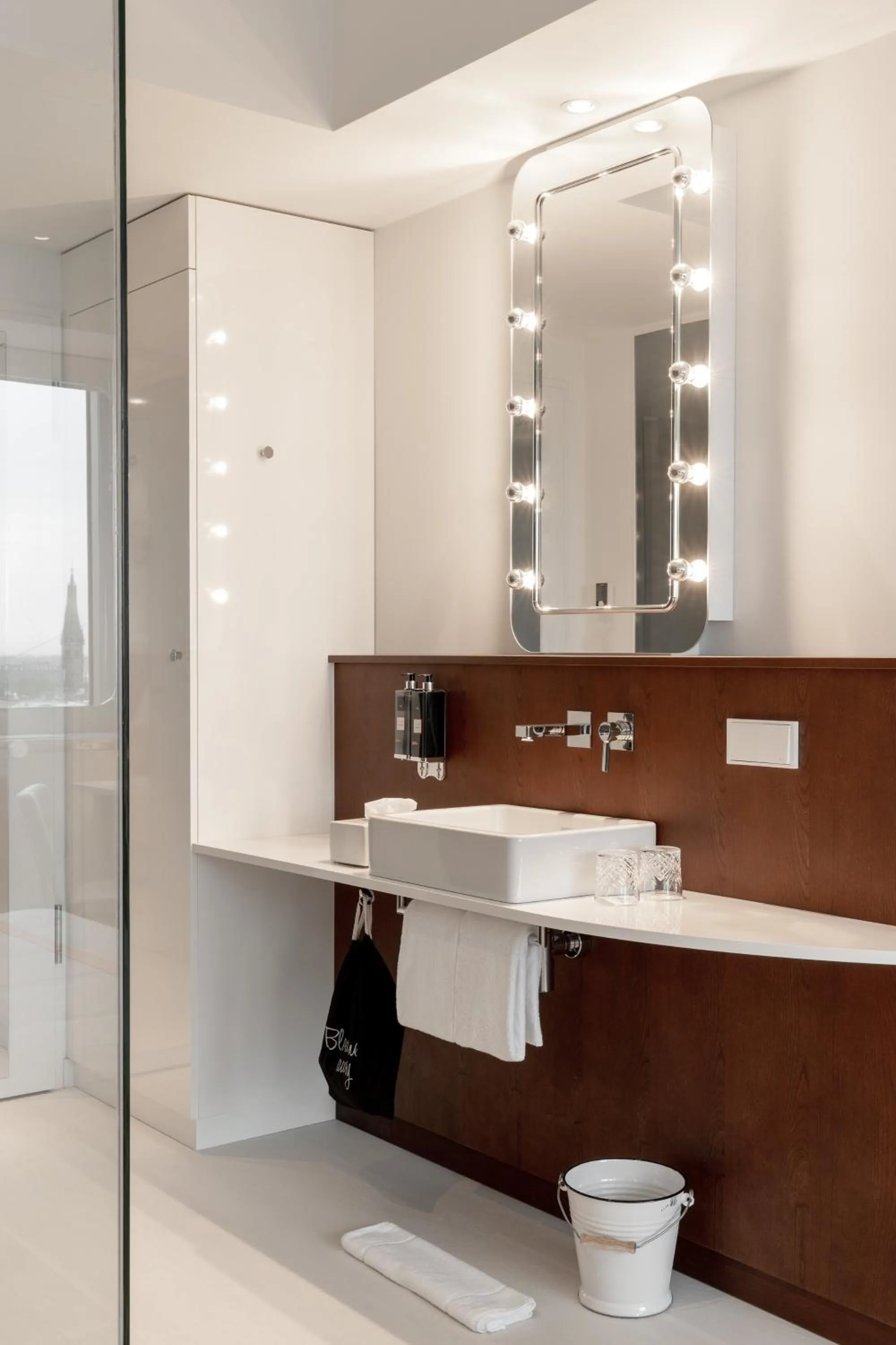 Bathroom in Ruby Luna Hotel Dusseldorf