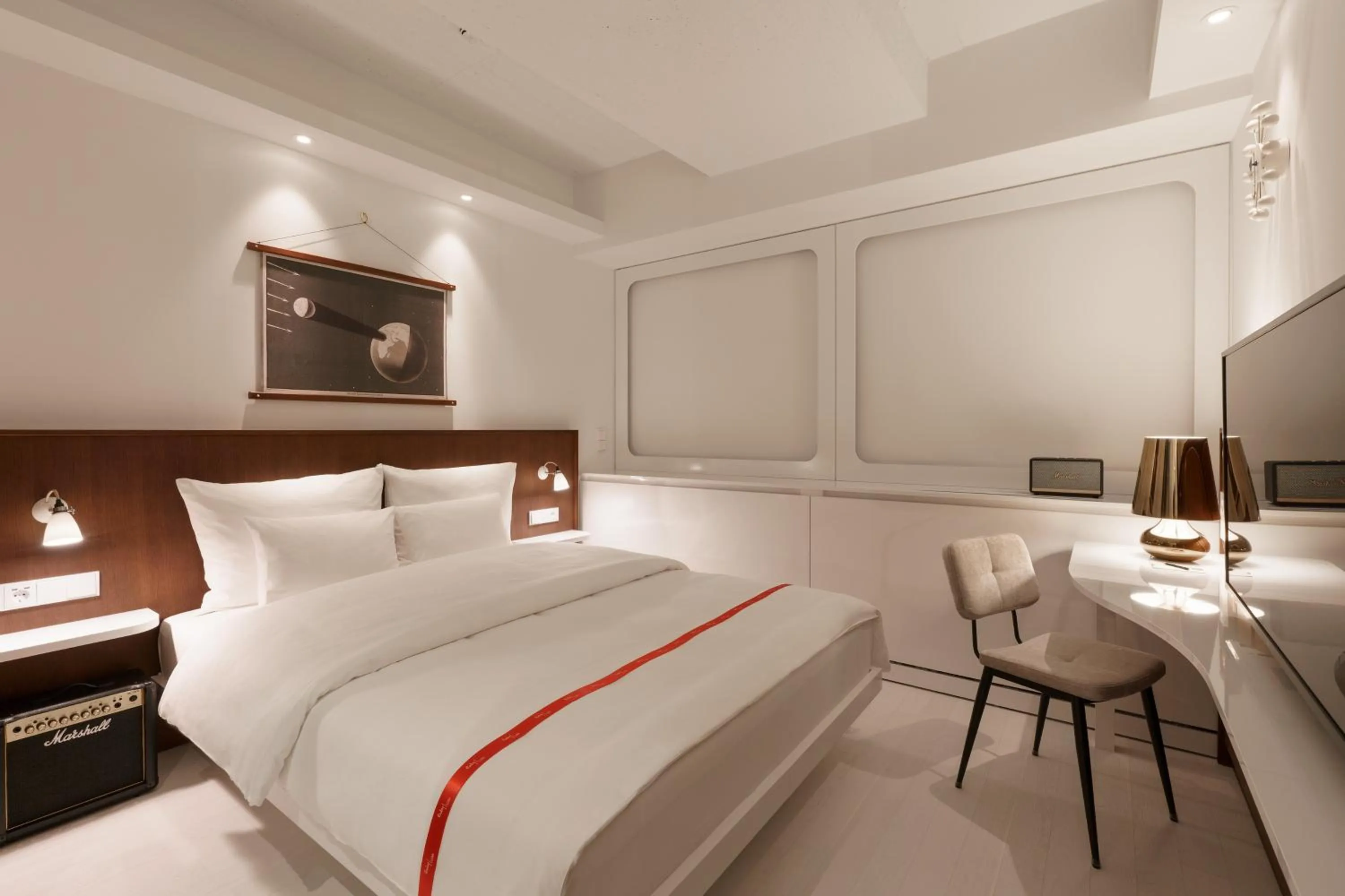 Photo of the whole room, Bed in Ruby Luna Hotel Dusseldorf