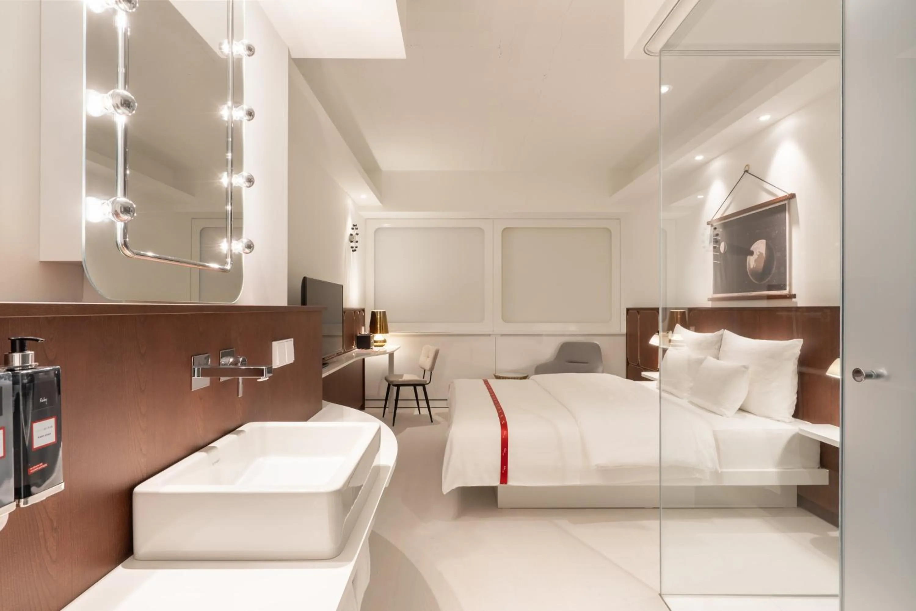 Photo of the whole room in Ruby Luna Hotel Dusseldorf