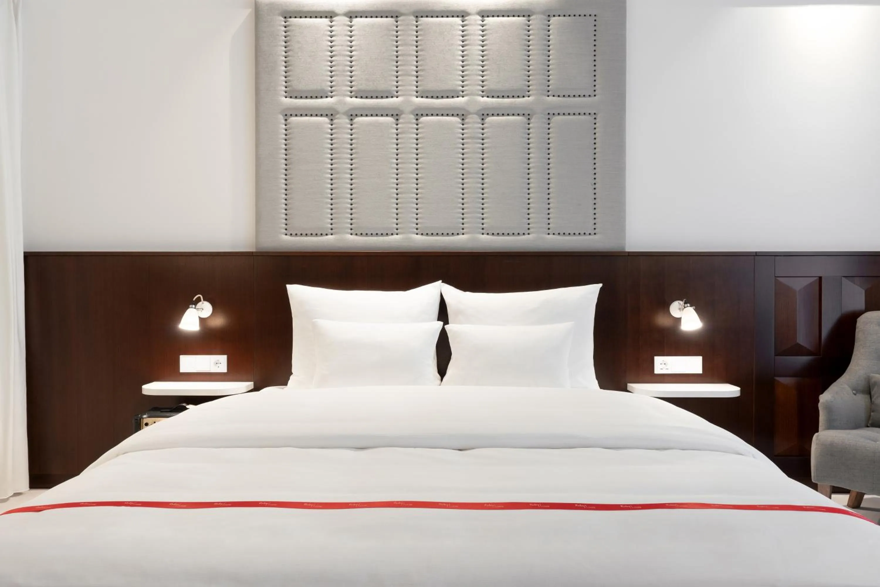 Photo of the whole room, Bed in Ruby Louise Hotel Frankfurt