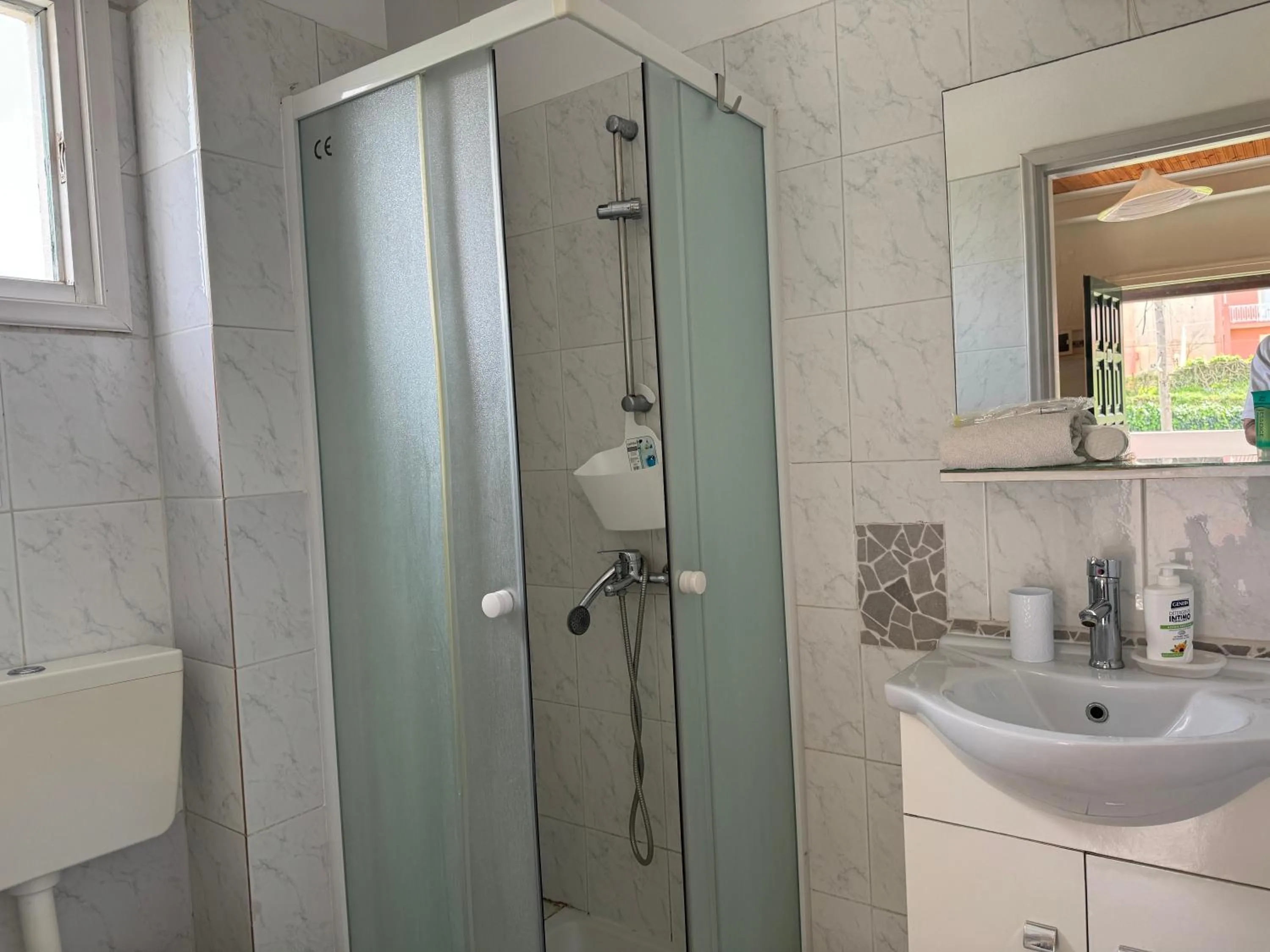 Shower in Elves Studios& Apartment's SIDARI