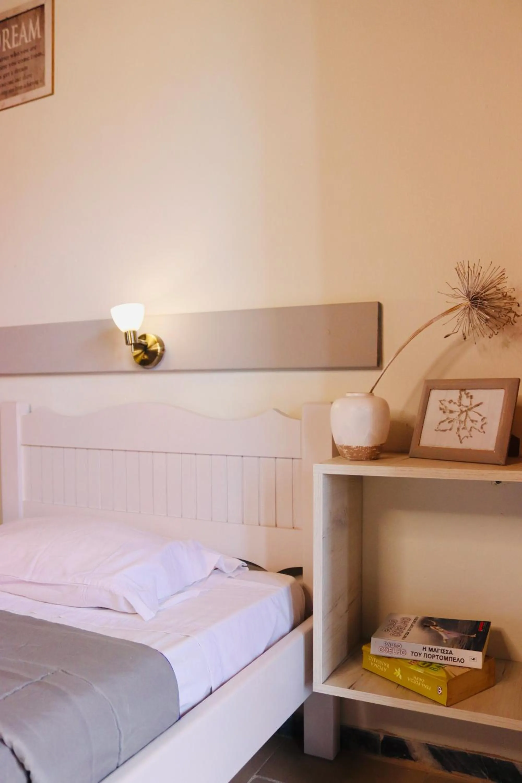 Bed in Elves Studios& Apartment's SIDARI