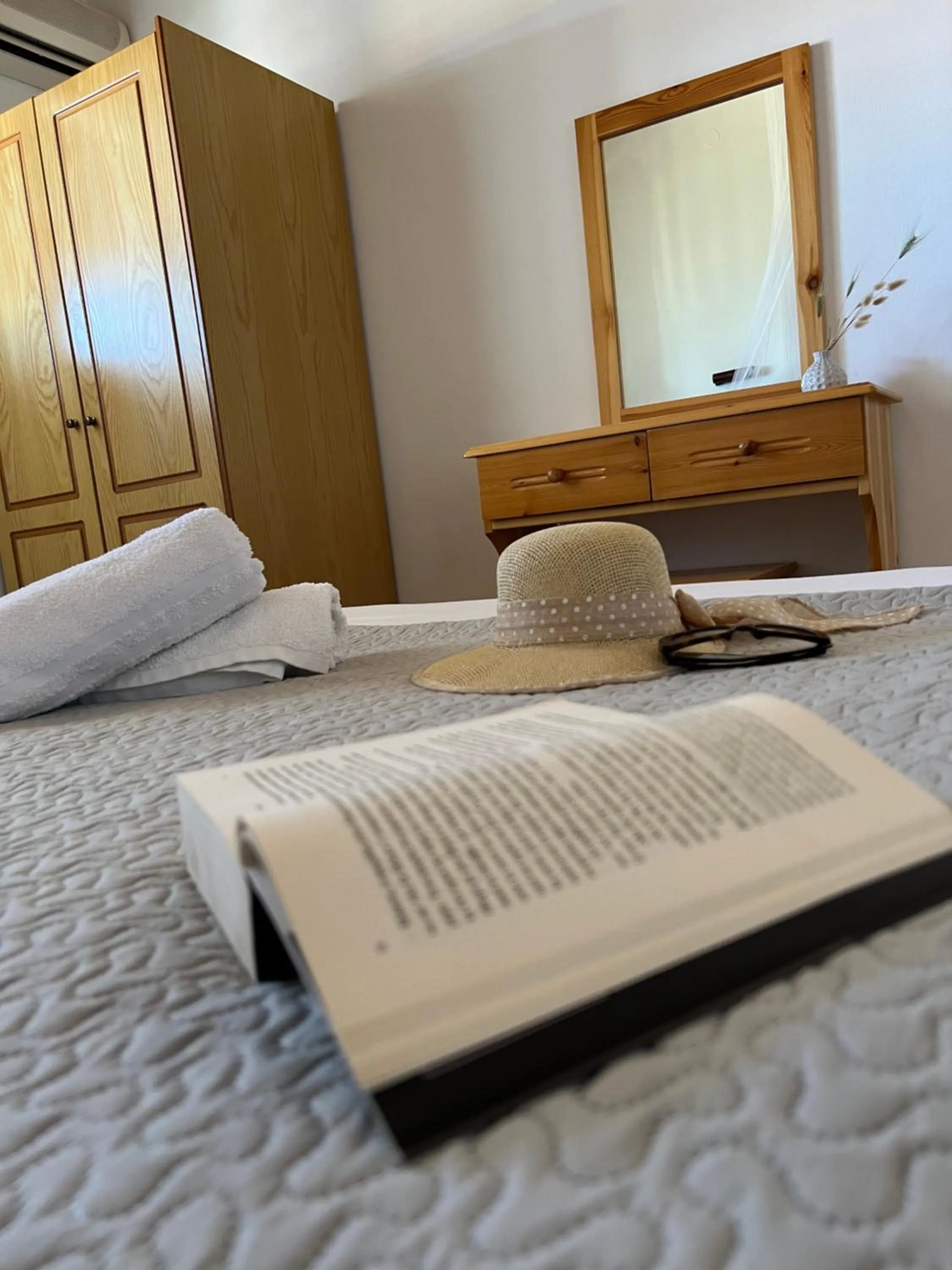 Bedroom, Bed in Elves Studios& Apartment's SIDARI