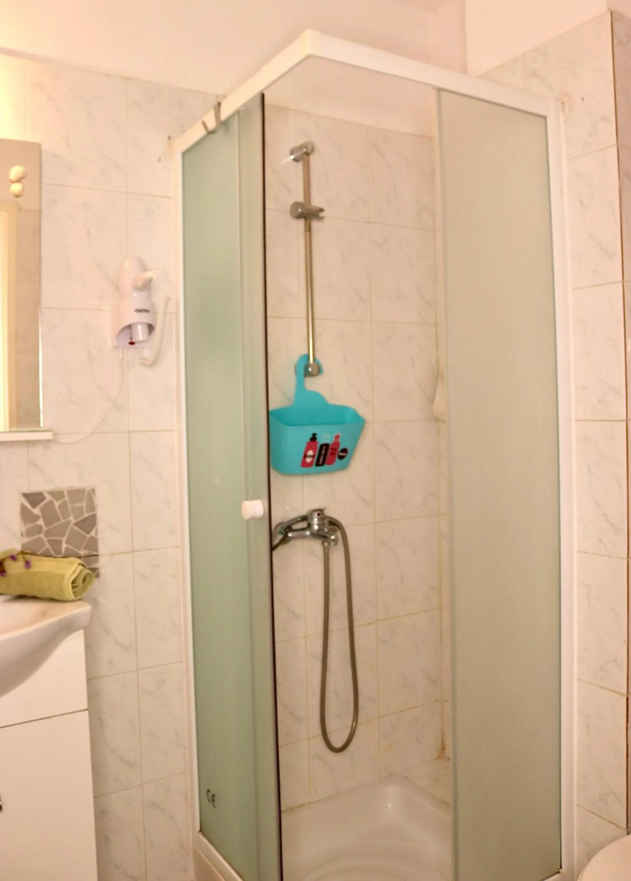 Shower in Elves Studios& Apartment's SIDARI