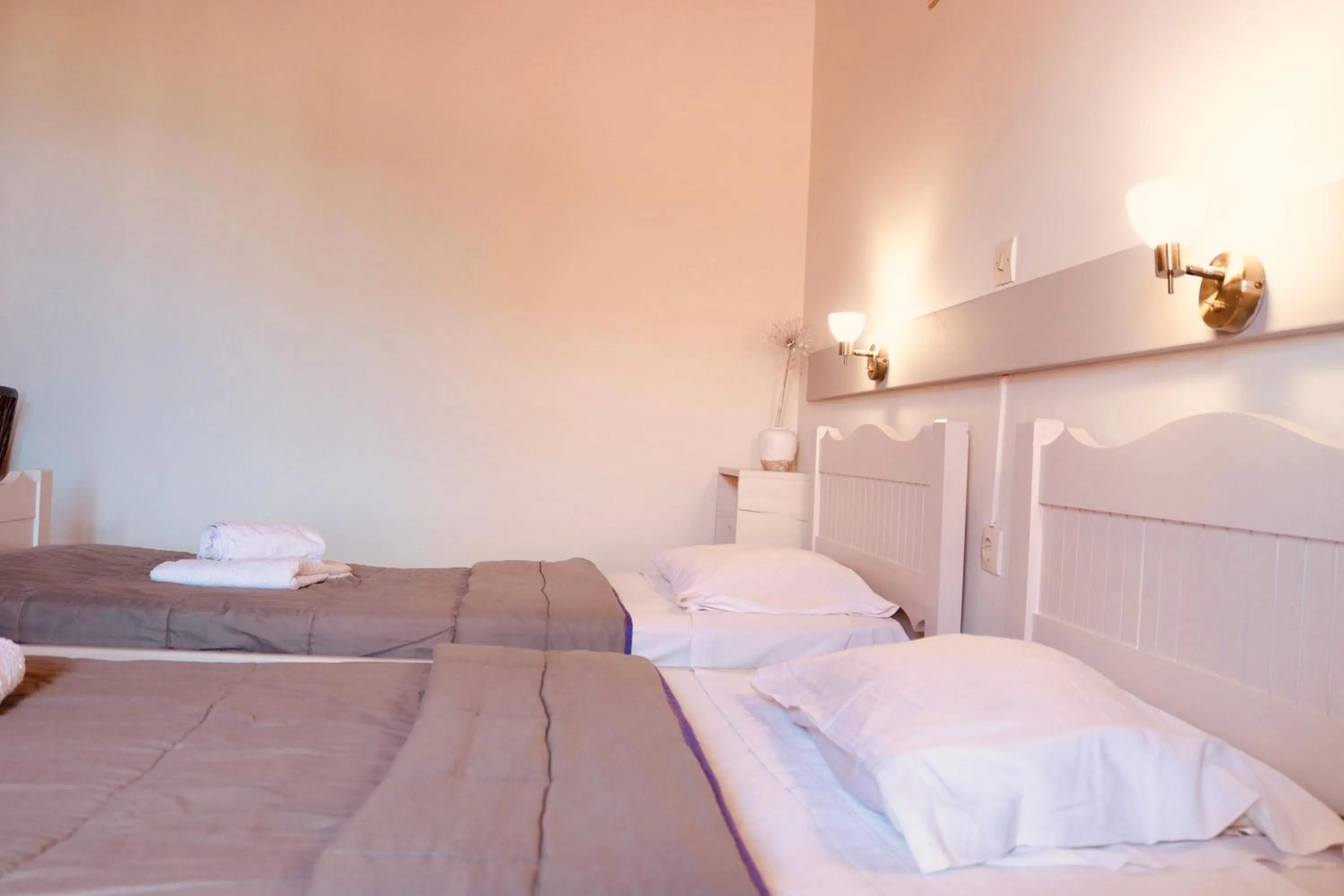 Bed in Elves Studios& Apartment's SIDARI