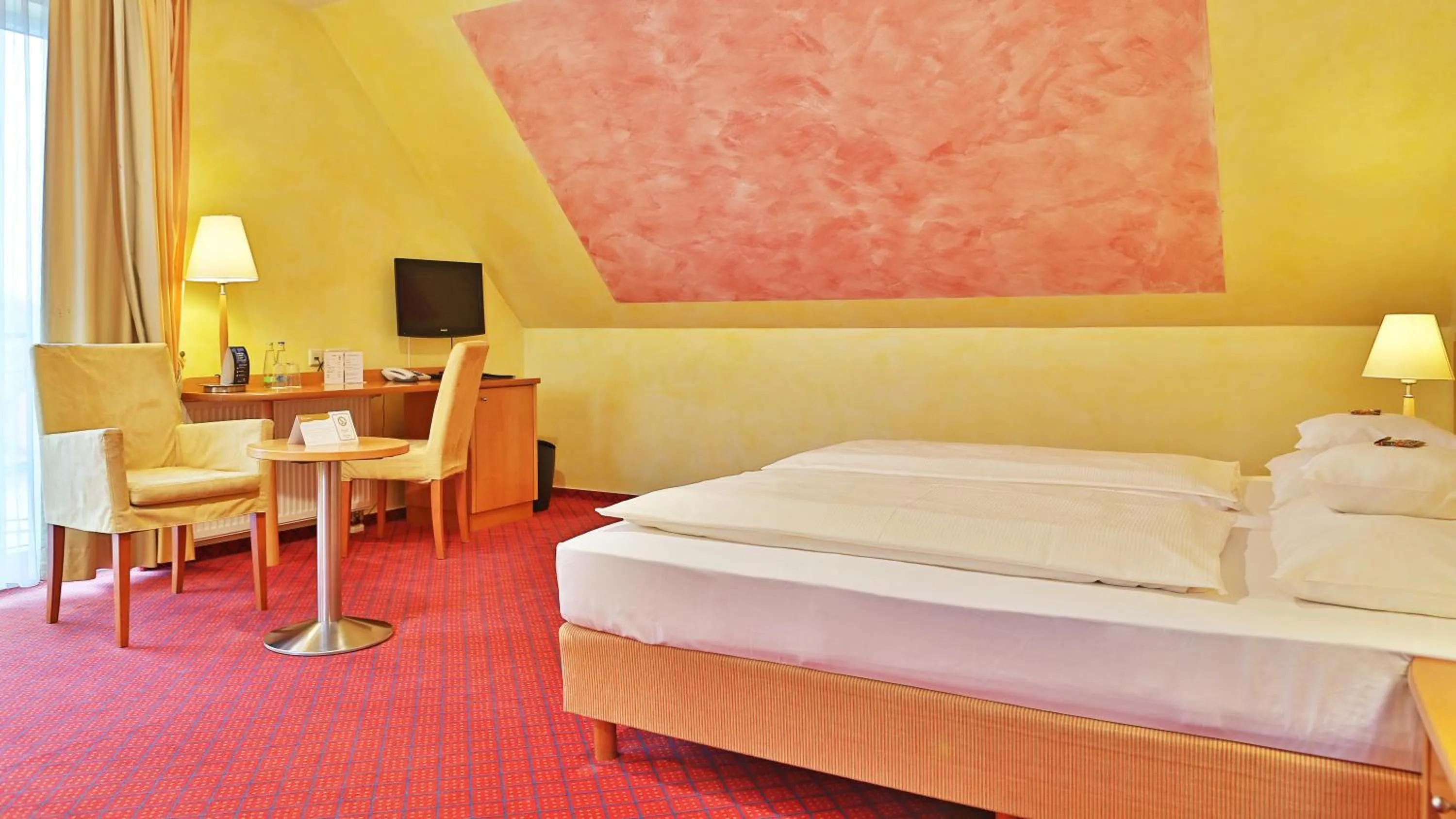 Bed in Businesshotel HEILBRONN- Biberach