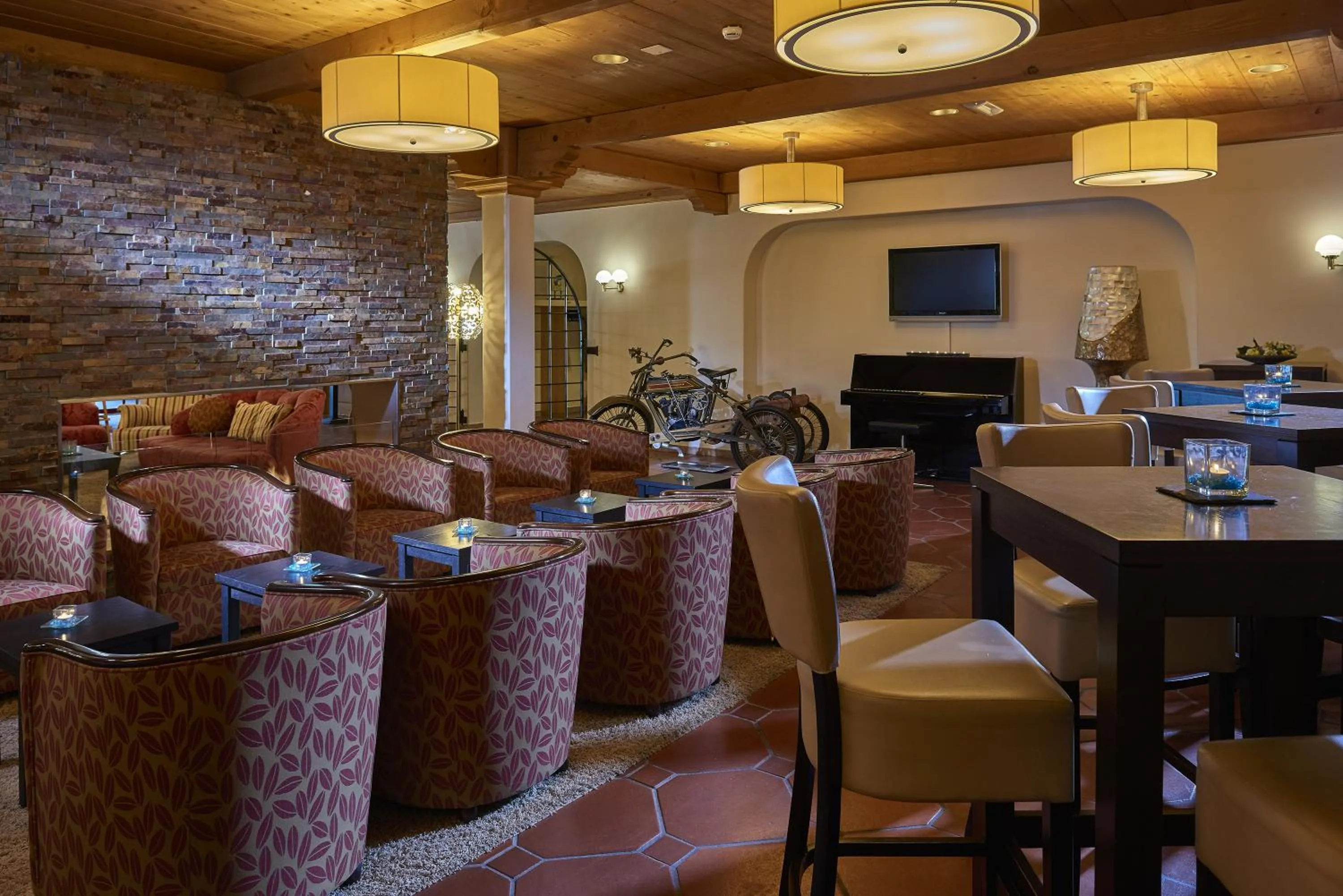 Lounge or bar in Hostellerie am Schwarzsee
